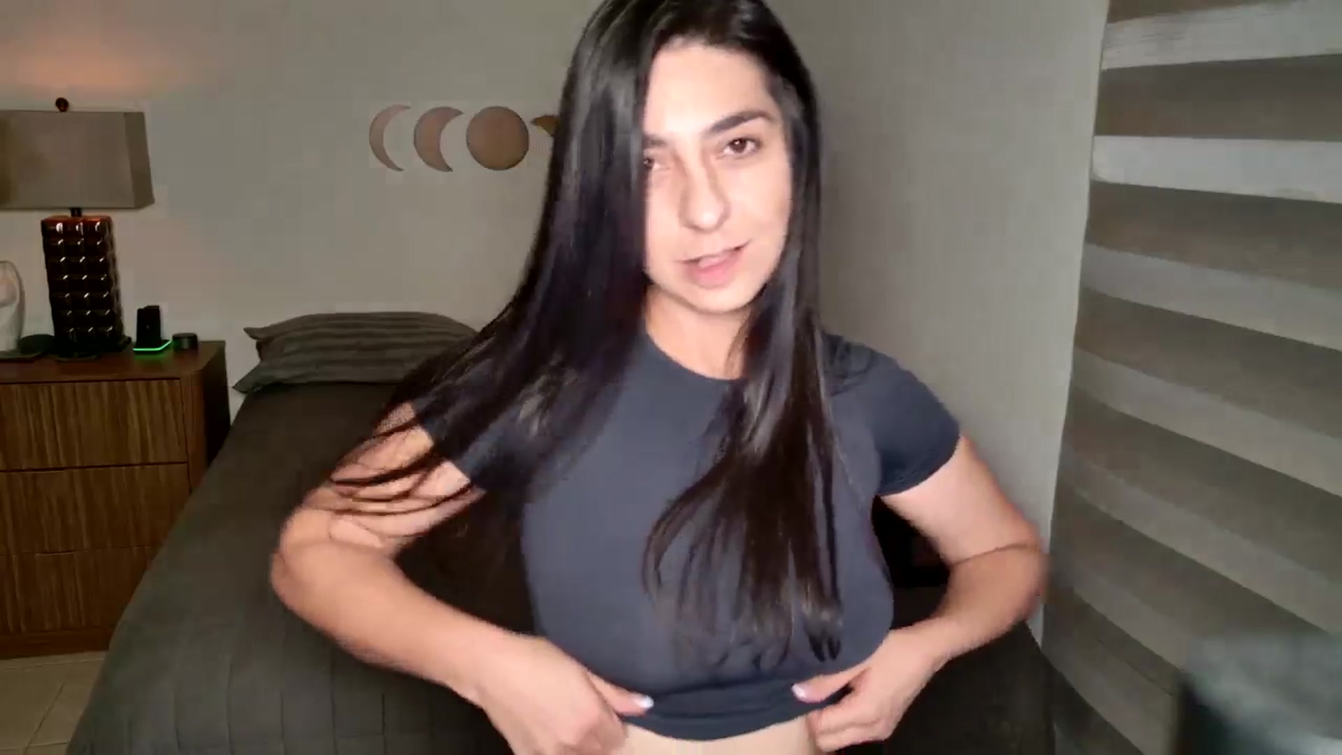 Gallery image thumbnail from anarossanna's myfreecams stream on, 05/03/2025, 06:19 image 7 of 20
