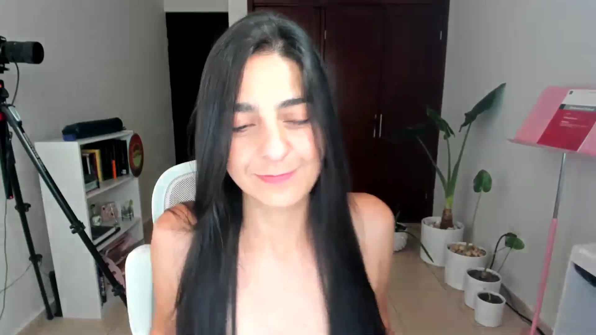 Gallery image thumbnail from anarossanna's myfreecams stream on, 05/09/2025, 02:20 image 18 of 20
