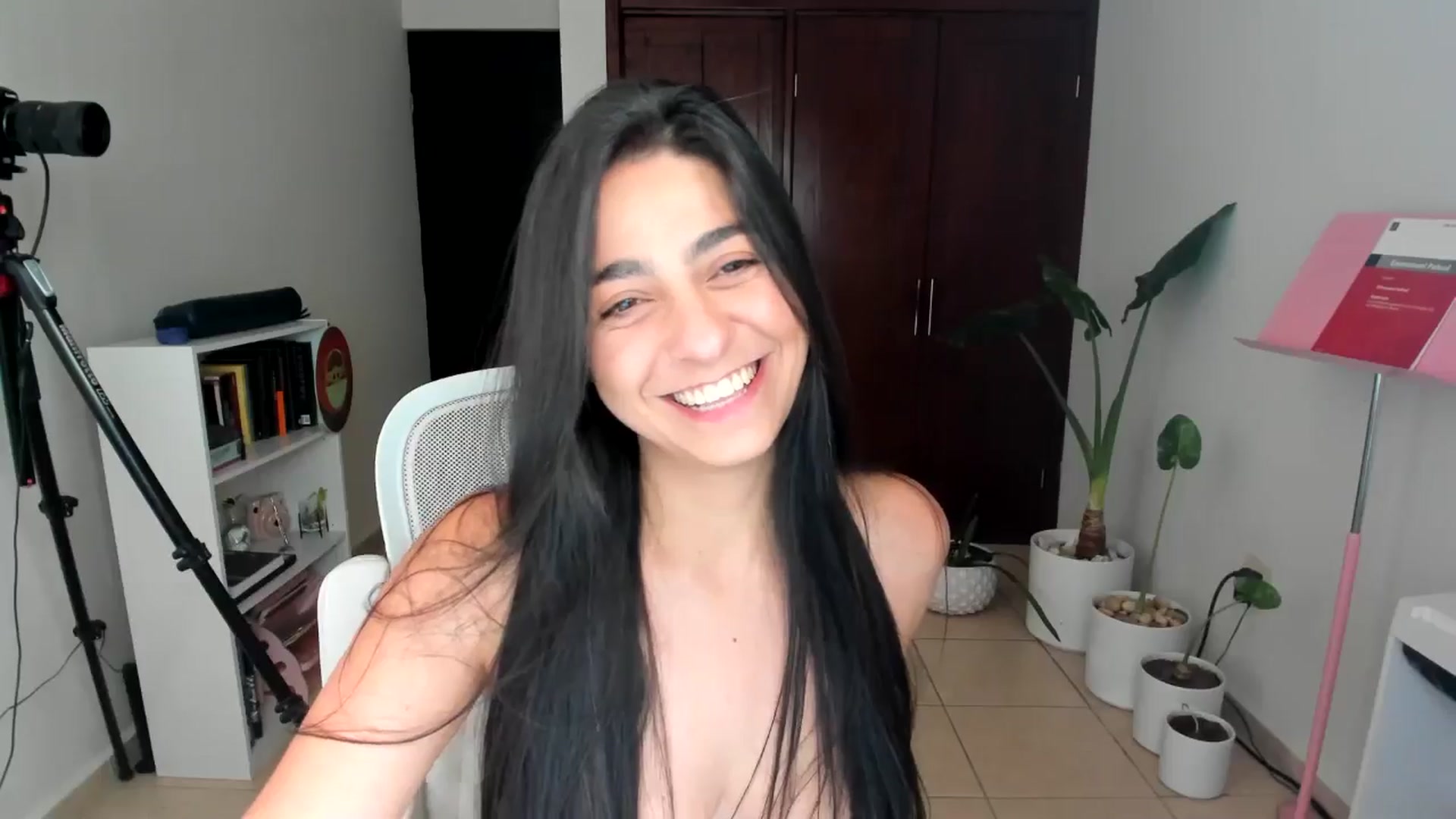 Gallery image thumbnail from anarossanna's myfreecams stream on, 05/09/2025, 02:20 image 17 of 20