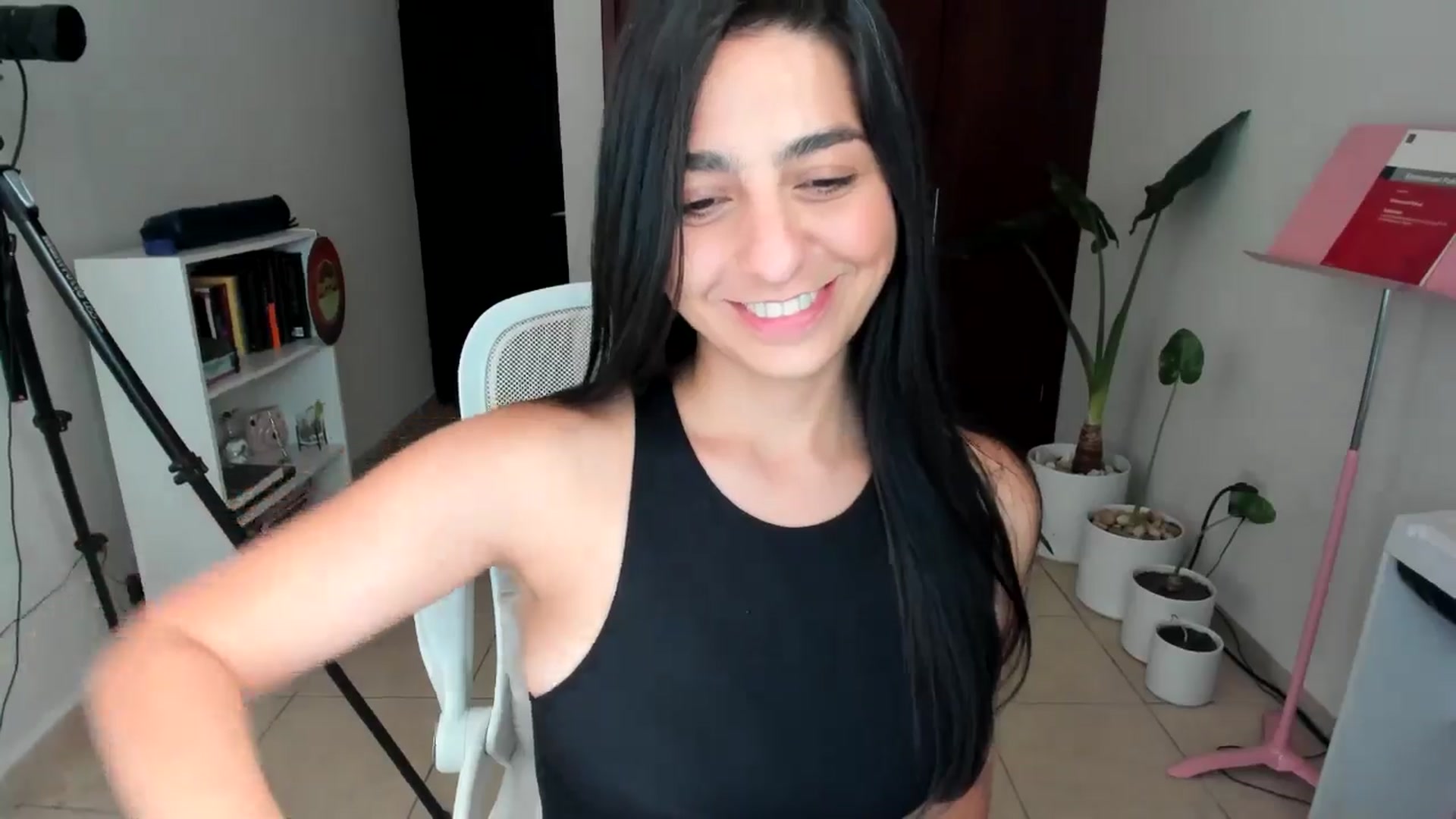 Gallery image thumbnail from anarossanna's myfreecams stream on, 05/09/2025, 02:20 image 12 of 20