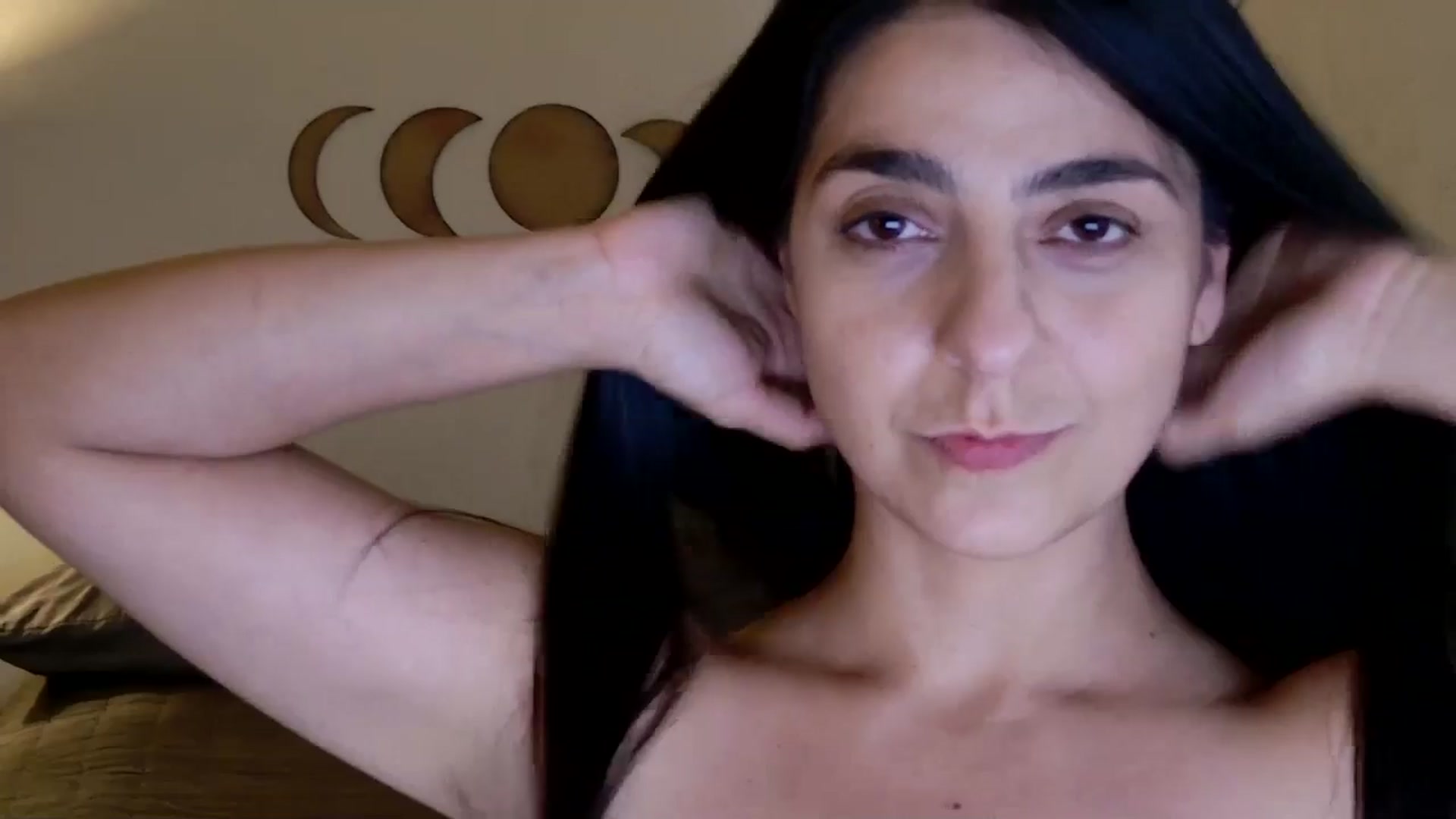 Gallery image thumbnail from anarossanna's myfreecams stream on, 05/24/2025, 23:10 image 17 of 20