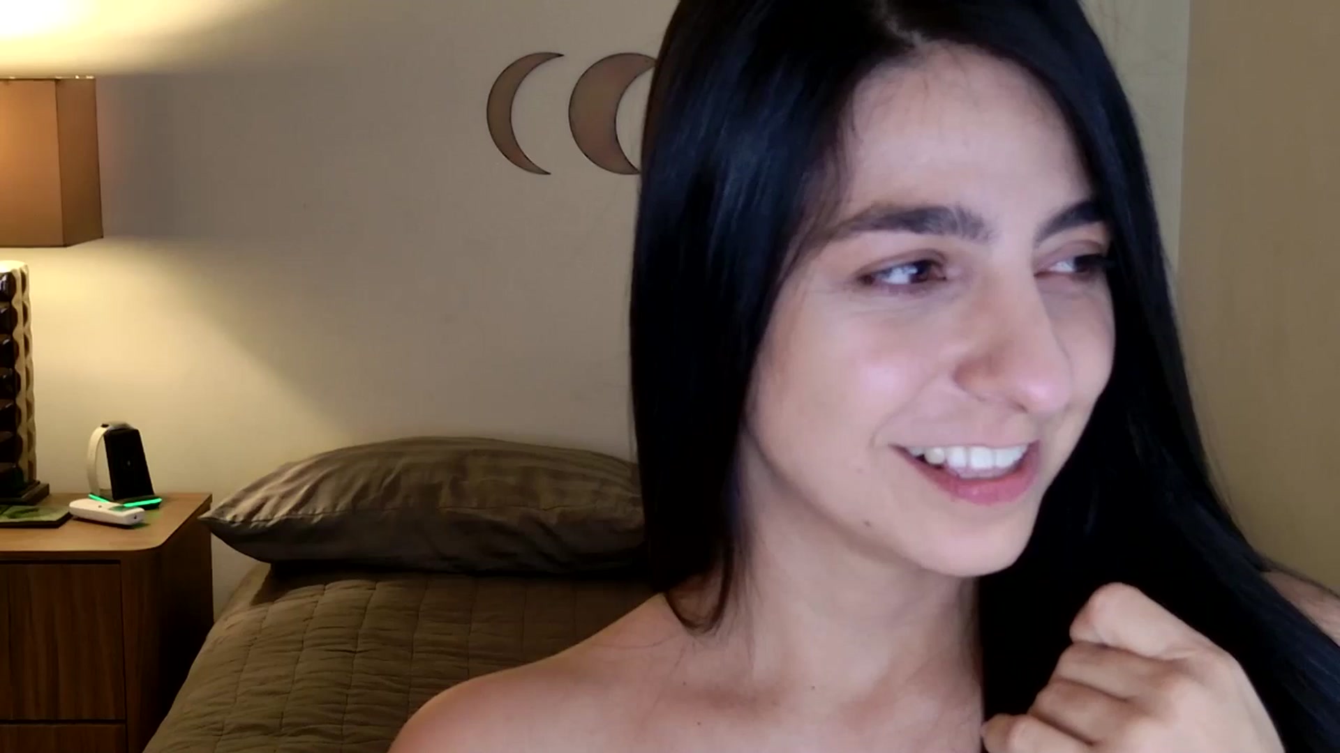 Gallery image thumbnail from anarossanna's myfreecams stream on, 05/24/2025, 23:10 image 18 of 20