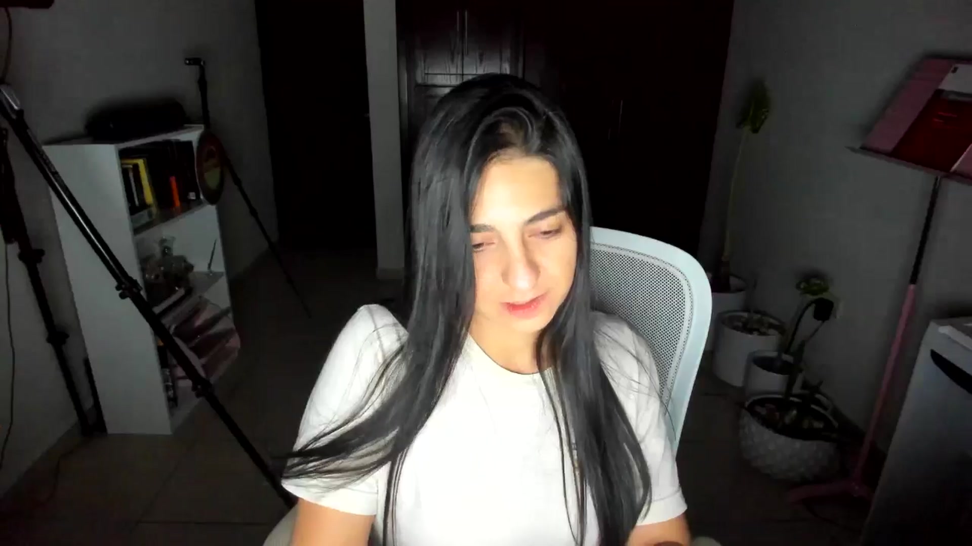 Gallery image thumbnail from anarossanna's myfreecams stream on, 06/15/2025, 04:41 image 8 of 20
