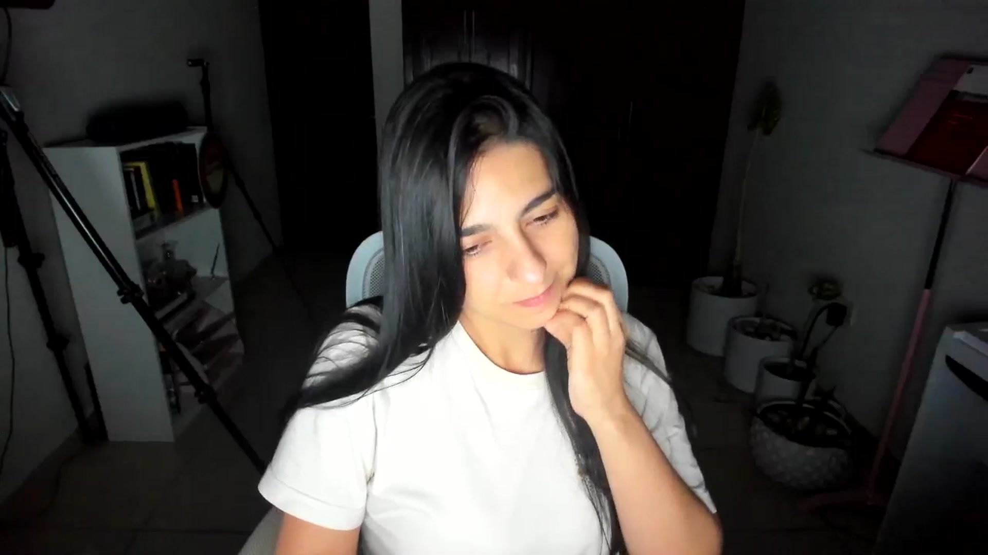 Gallery image thumbnail from anarossanna's myfreecams stream on, 06/15/2025, 04:41 image 12 of 20