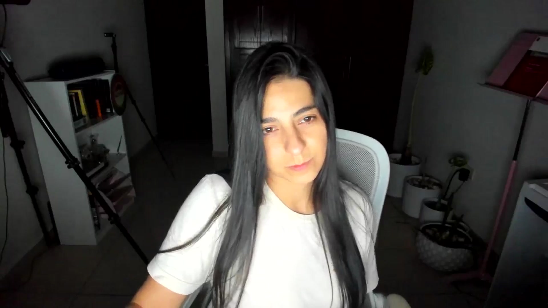 Gallery image thumbnail from anarossanna's myfreecams stream on, 06/15/2025, 04:41 image 10 of 20
