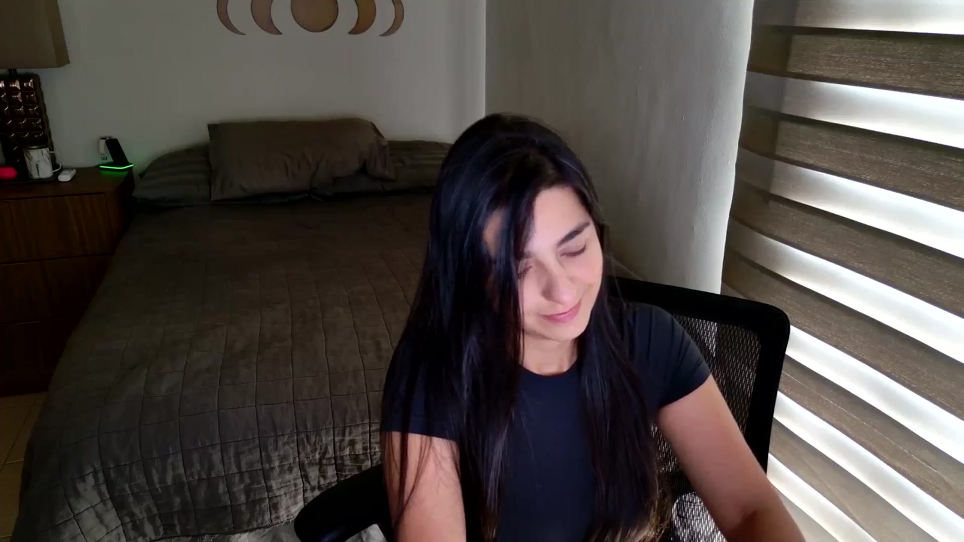 Gallery image thumbnail from anarossanna's myfreecams stream on, 06/18/2025, 18:09 image 15 of 20