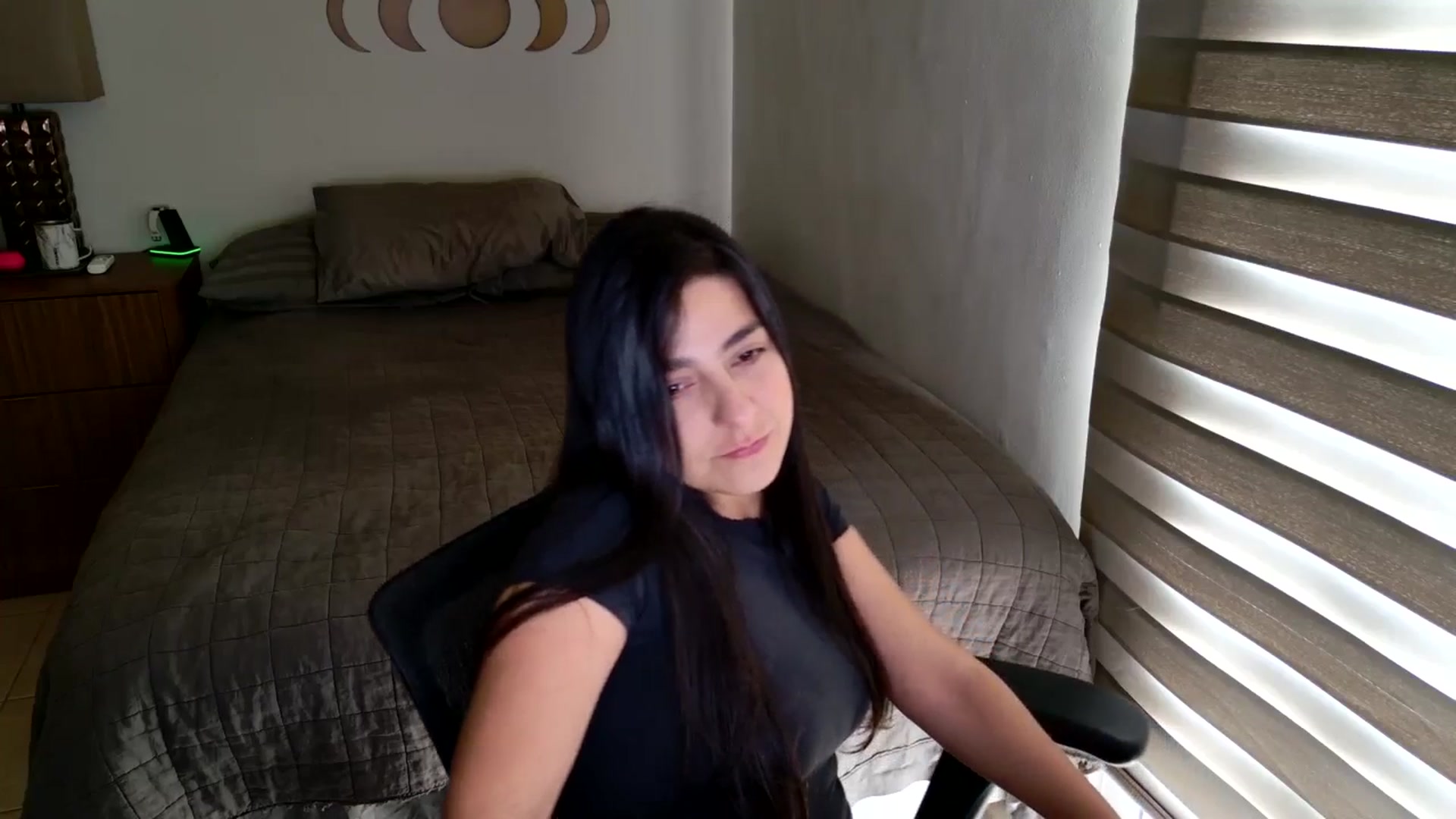 Gallery image thumbnail from anarossanna's myfreecams stream on, 06/18/2025, 18:09 image 3 of 20