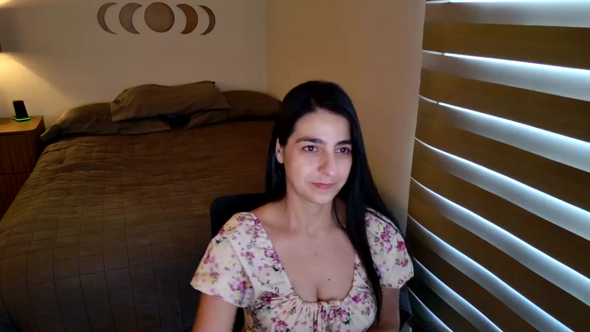 Gallery image thumbnail from anarossanna's myfreecams stream on, 06/24/2025, 01:30 image 12 of 20