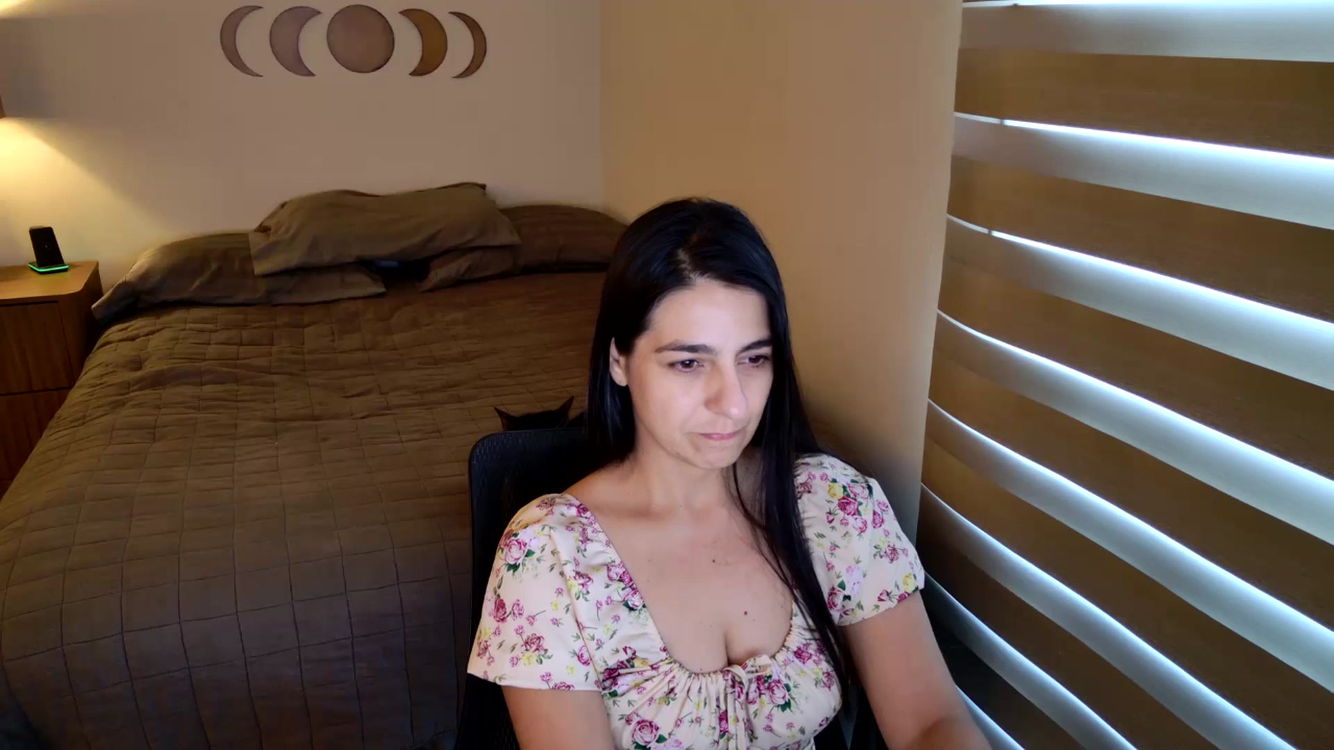 Gallery image thumbnail from anarossanna's myfreecams stream on, 06/24/2025, 01:30 image 14 of 20