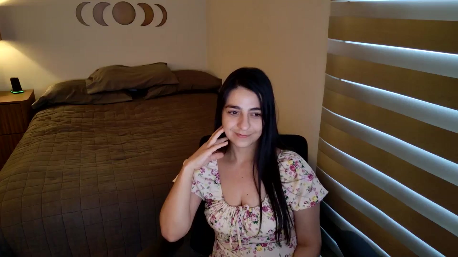 Gallery image thumbnail from anarossanna's myfreecams stream on, 06/24/2025, 01:30 image 19 of 20