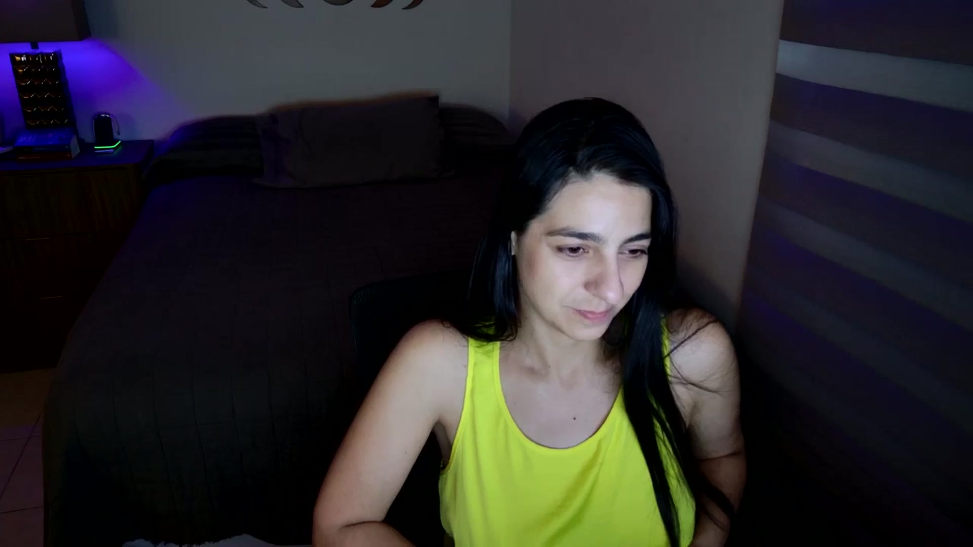 Gallery image thumbnail from anarossanna's myfreecams stream on, 06/26/2025, 03:15 image 15 of 20