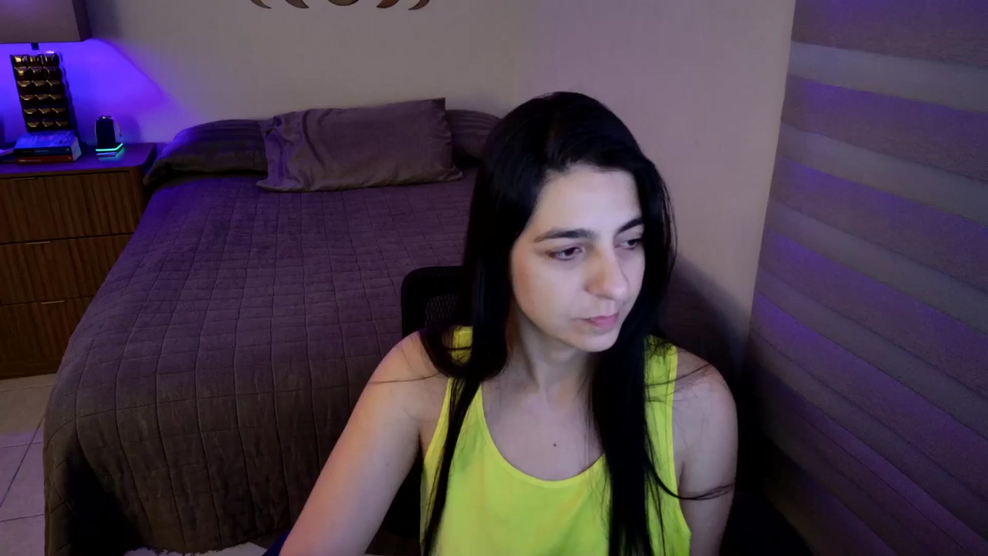 Gallery image thumbnail from anarossanna's myfreecams stream on, 06/26/2025, 03:15 image 4 of 20