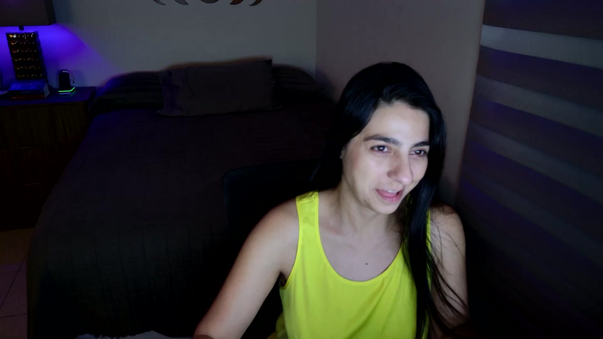 Gallery image thumbnail from anarossanna's myfreecams stream on, 06/26/2025, 03:15 image 10 of 20
