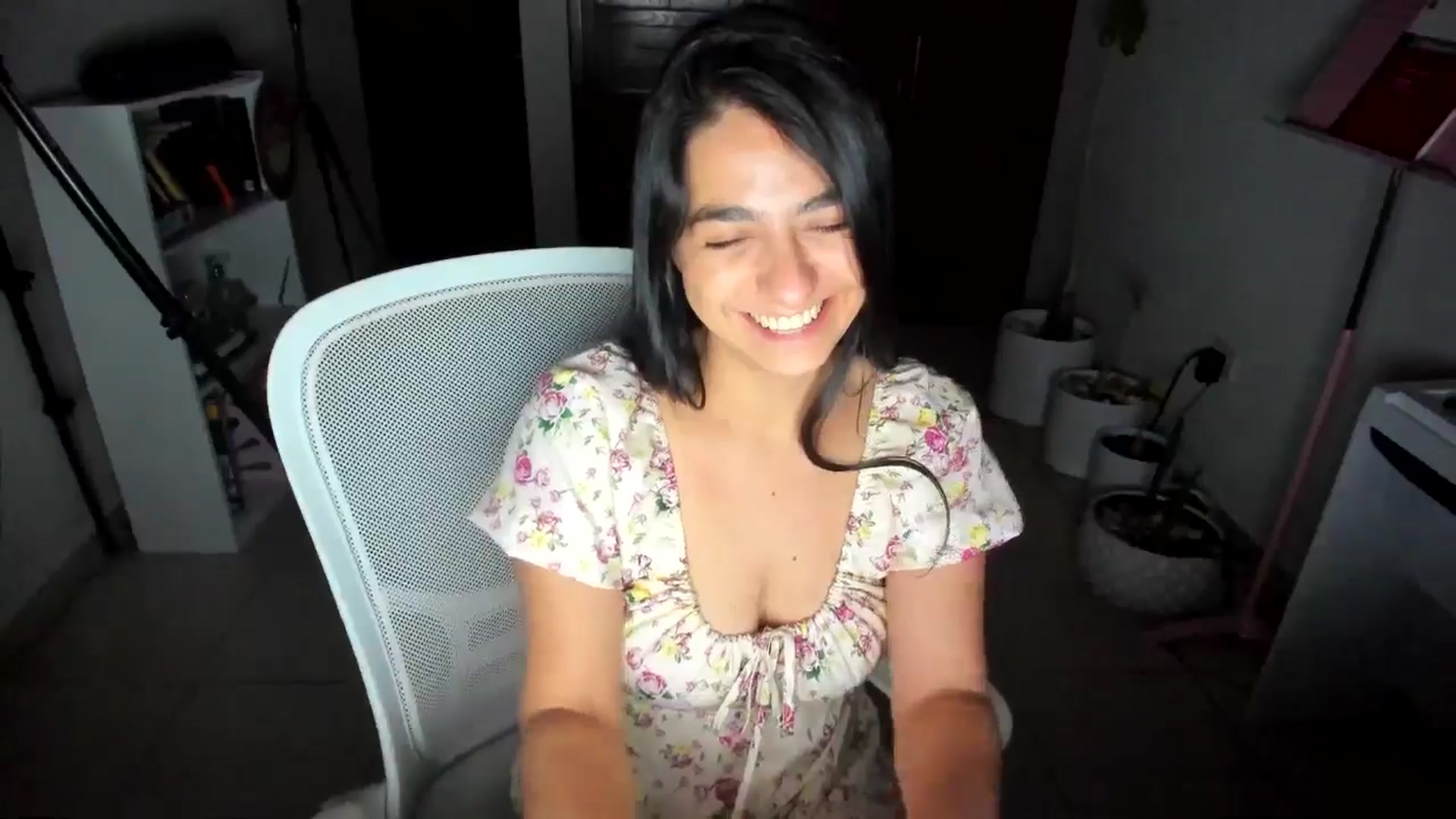 Gallery image thumbnail from anarossanna's myfreecams stream on, 07/03/2025, 03:29 image 13 of 20