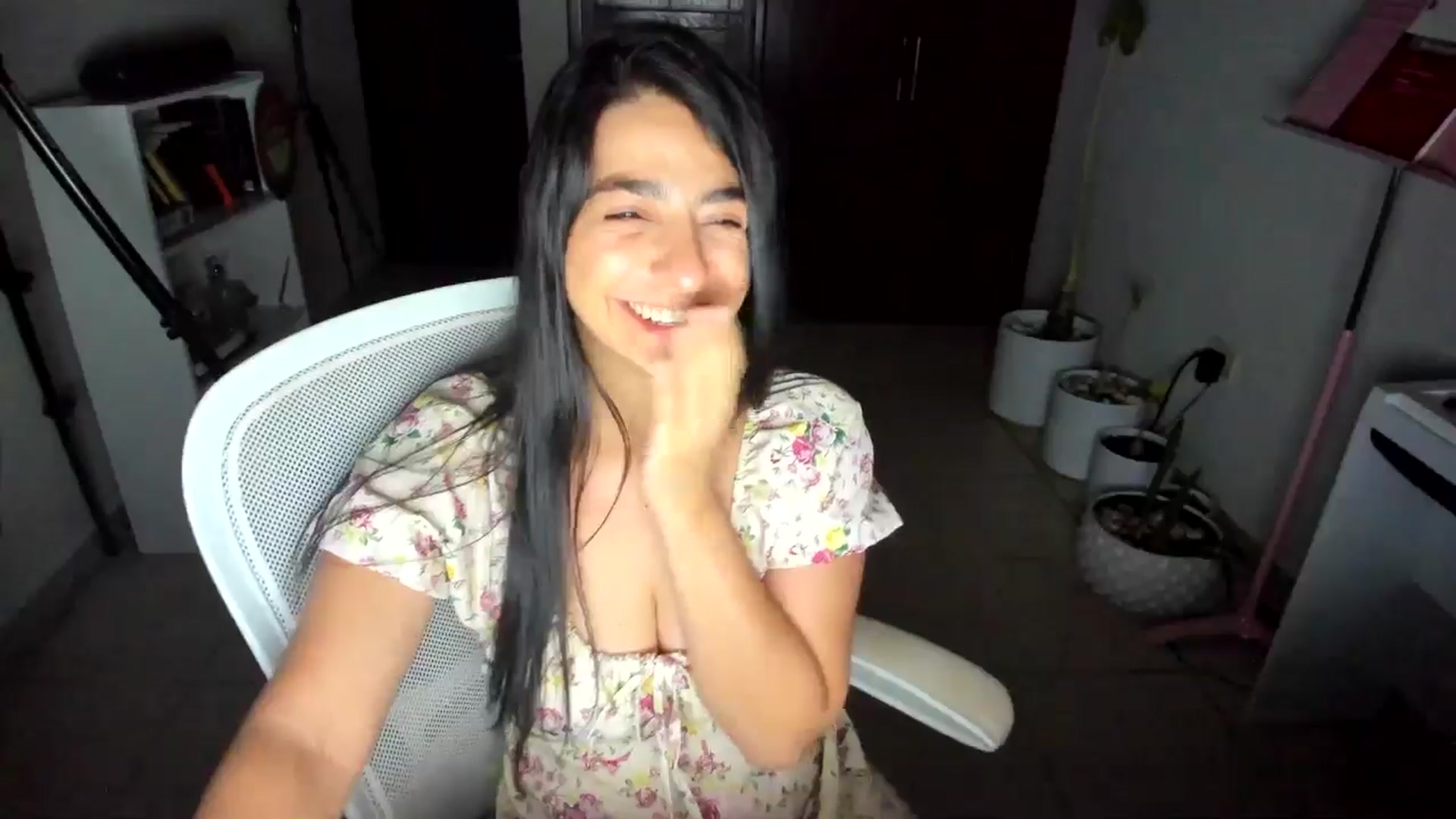 Gallery image thumbnail from anarossanna's myfreecams stream on, 07/03/2025, 03:29 image 10 of 20