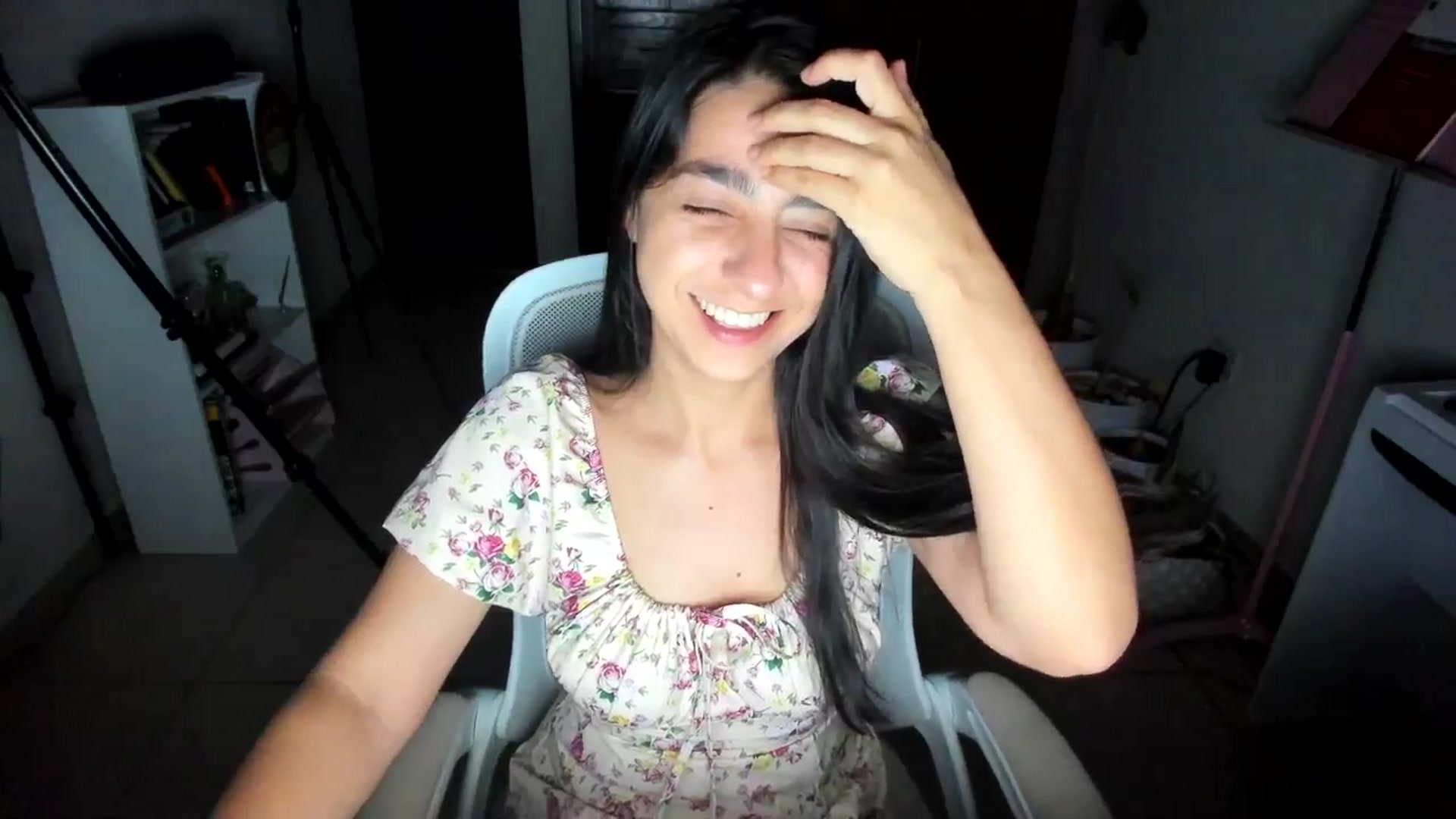 Gallery image thumbnail from anarossanna's myfreecams stream on, 07/04/2025, 03:38 image 6 of 20
