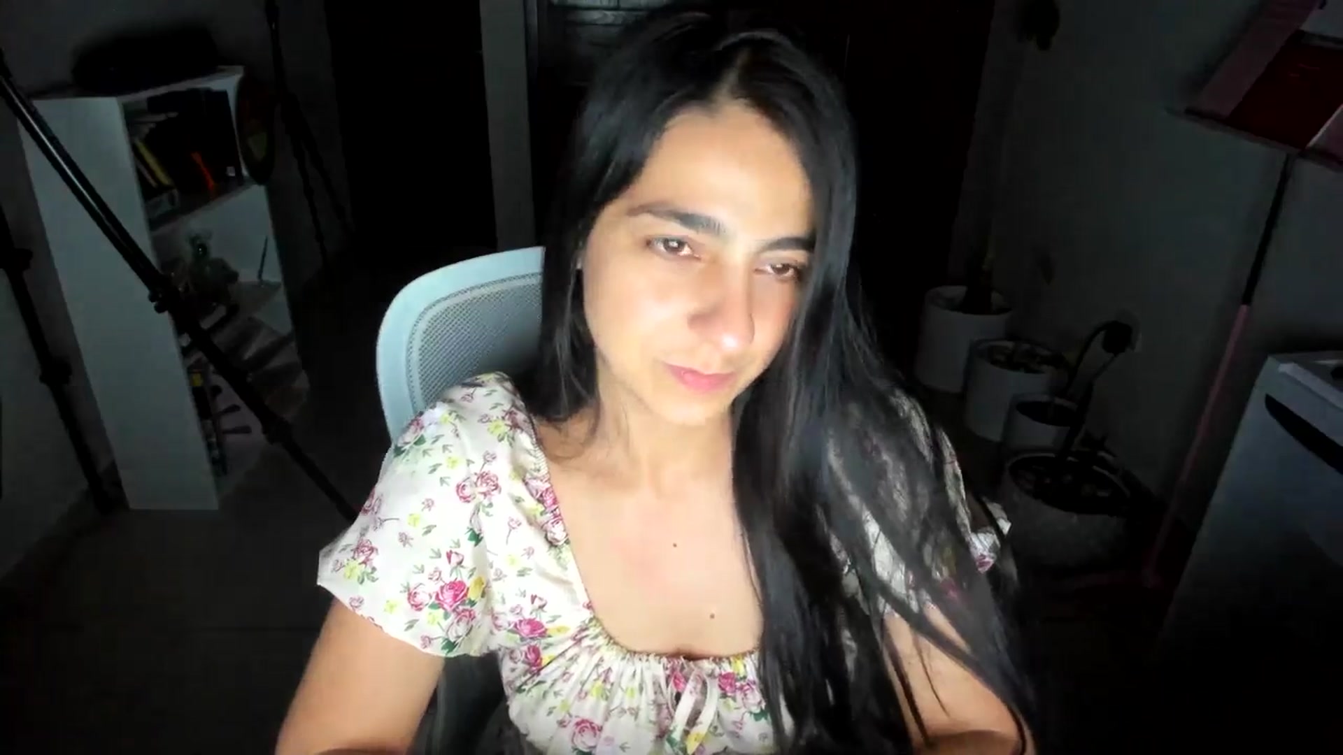 Gallery image thumbnail from anarossanna's myfreecams stream on, 07/04/2025, 03:38 image 10 of 20