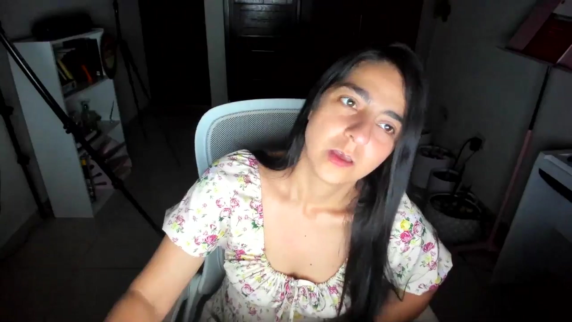 Gallery image thumbnail from anarossanna's myfreecams stream on, 07/04/2025, 03:38 image 19 of 20