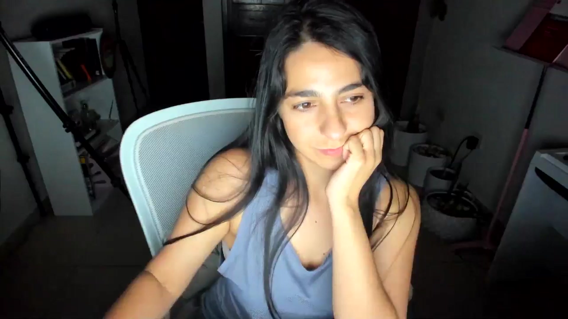 Gallery image thumbnail from anarossanna's myfreecams stream on, 07/05/2025, 03:41 image 12 of 20