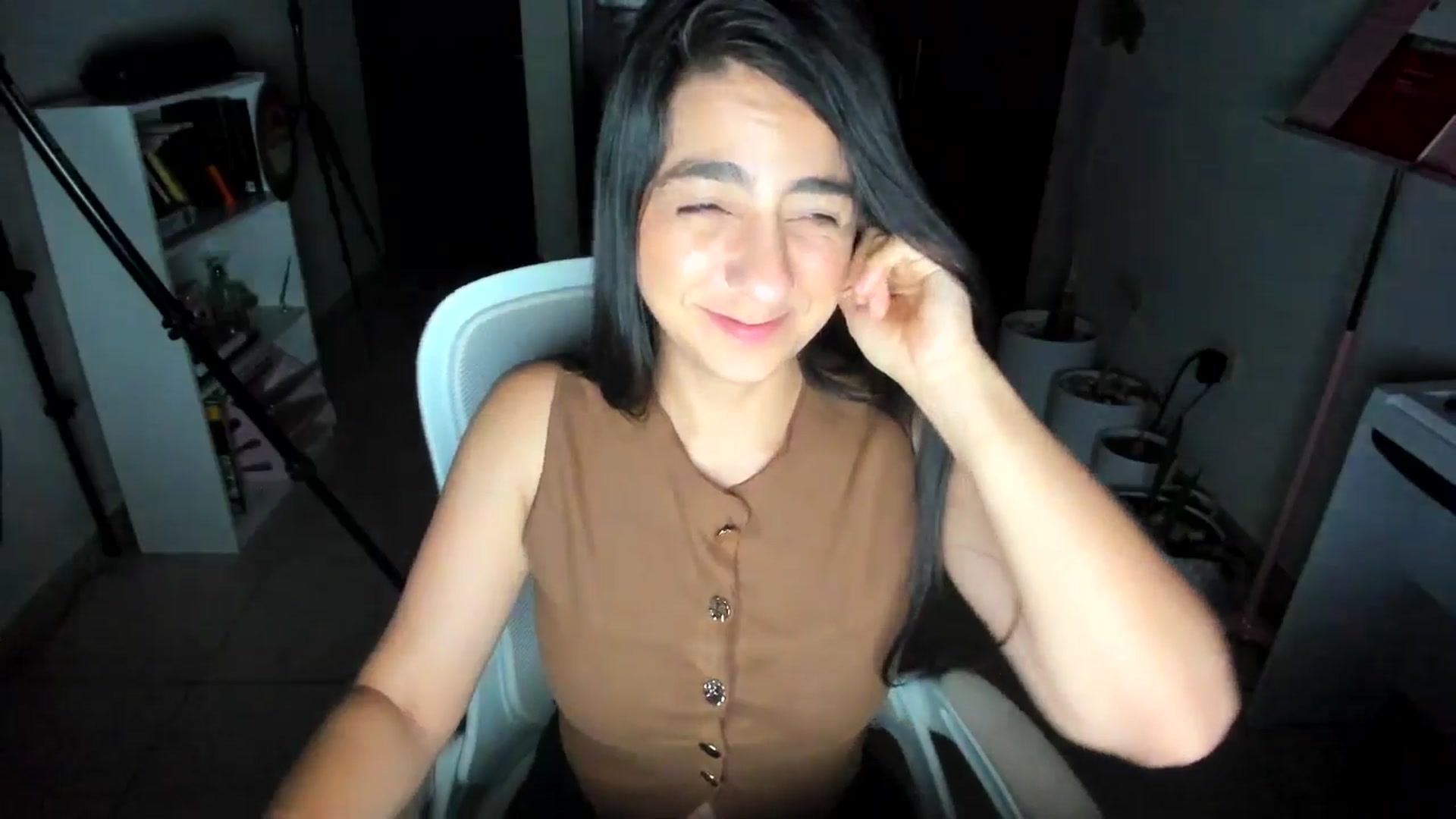 Gallery image thumbnail from anarossanna's myfreecams stream on, 07/06/2025, 03:54 image 12 of 20