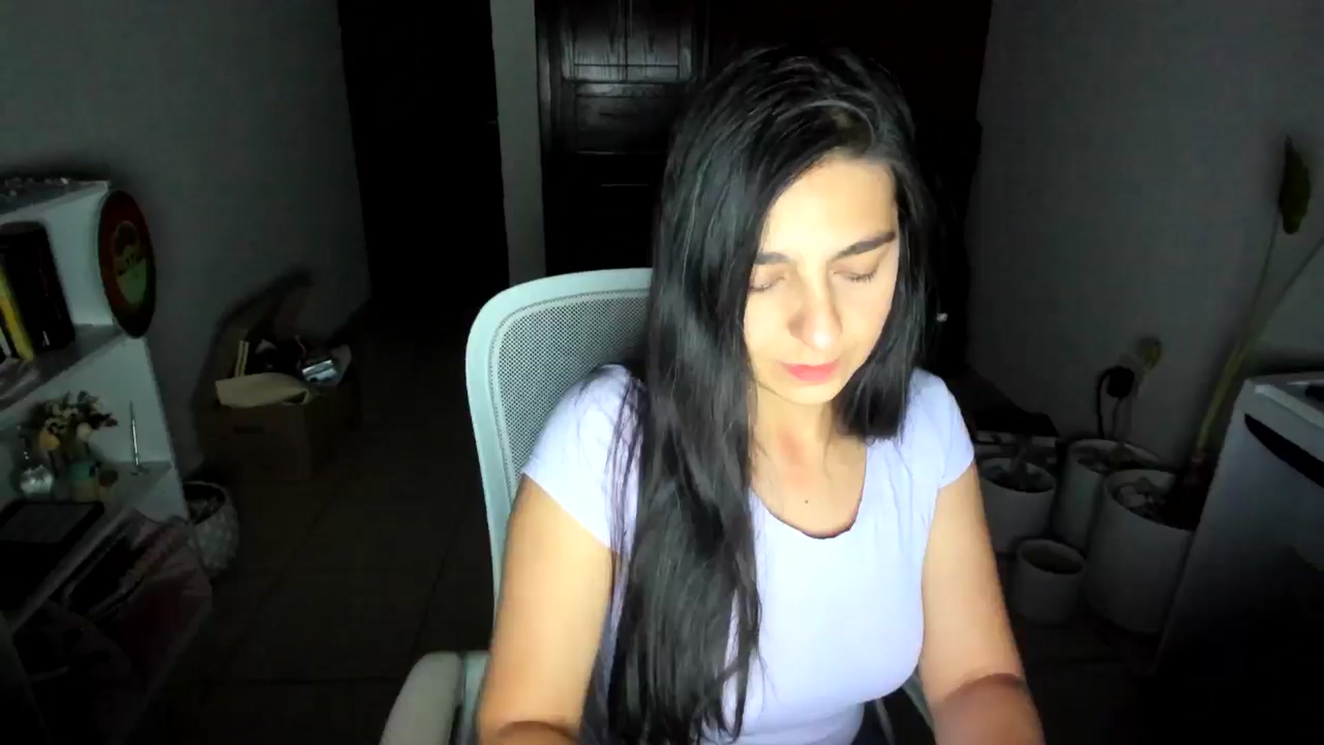 Gallery image thumbnail from anarossanna's myfreecams stream on, 08/07/2025, 03:53 image 12 of 20