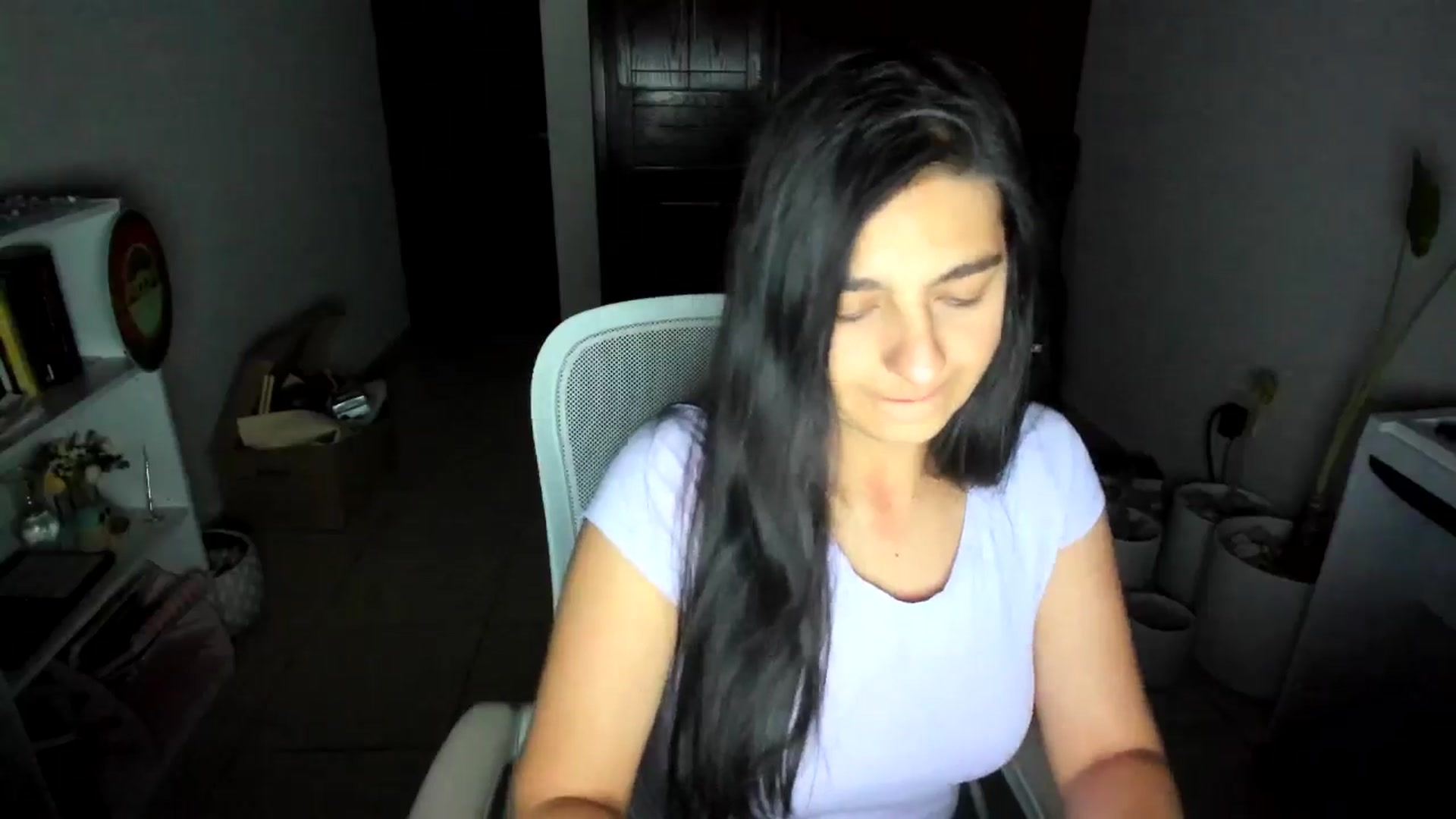 Gallery image thumbnail from anarossanna's myfreecams stream on, 08/07/2025, 03:53 image 11 of 20
