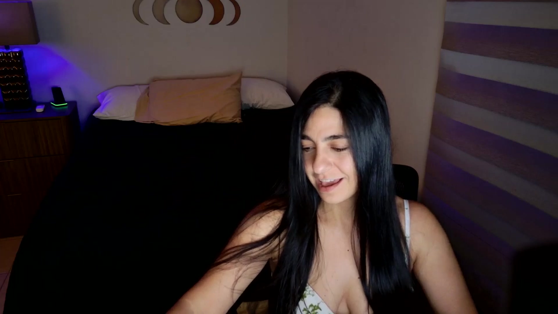Gallery image thumbnail from anarossanna's myfreecams stream on, 08/08/2025, 03:05 image 14 of 20