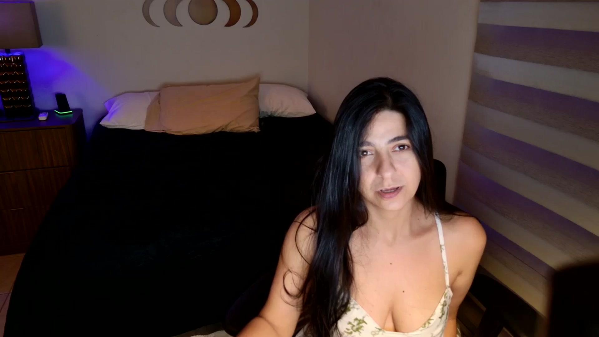 Gallery image thumbnail from anarossanna's myfreecams stream on, 08/08/2025, 03:05 image 18 of 20