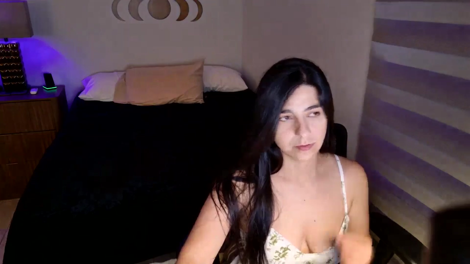 Gallery image thumbnail from anarossanna's myfreecams stream on, 08/08/2025, 03:05 image 16 of 20