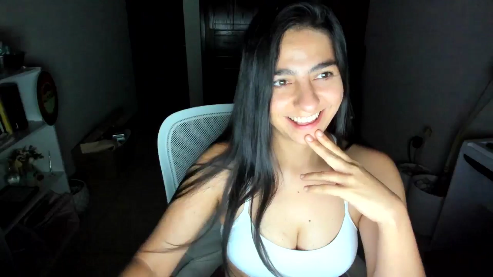 Gallery image thumbnail from anarossanna's myfreecams stream on, 08/09/2025, 04:18 image 4 of 20