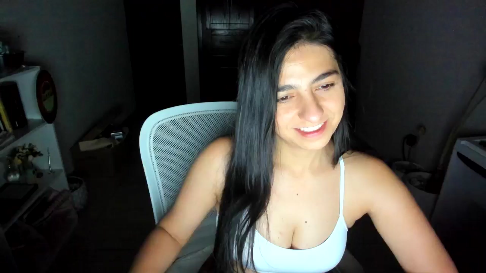 Gallery image thumbnail from anarossanna's myfreecams stream on, 08/09/2025, 04:18 image 11 of 20