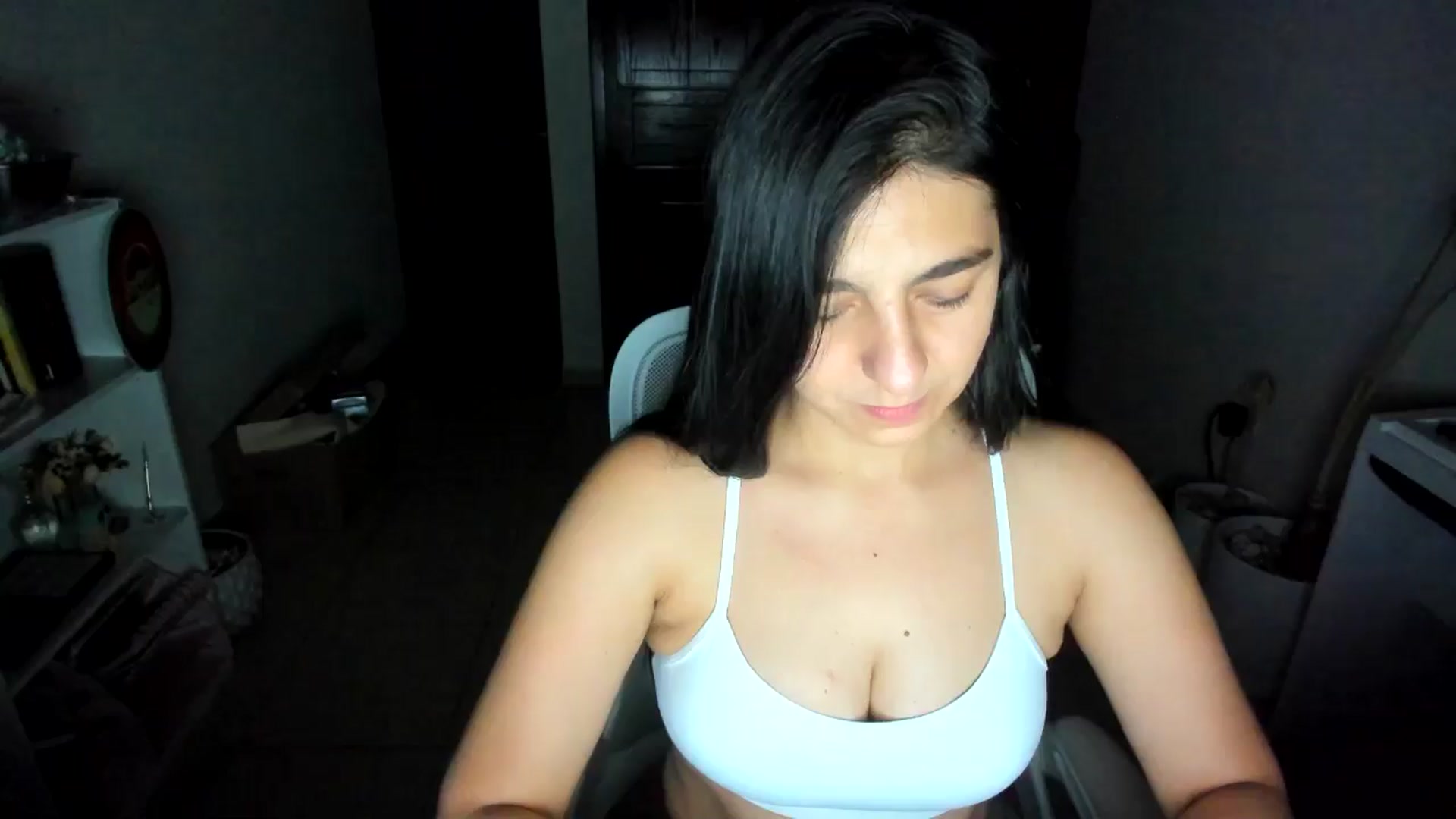 Gallery image thumbnail from anarossanna's myfreecams stream on, 08/09/2025, 04:18 image 9 of 20