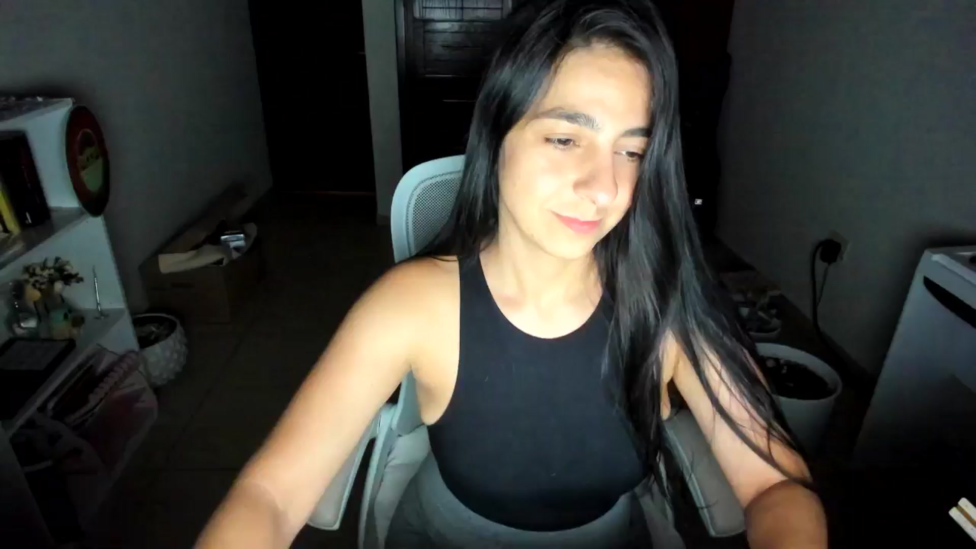 Gallery image thumbnail from anarossanna's myfreecams stream on, 08/13/2025, 03:02 image 10 of 20