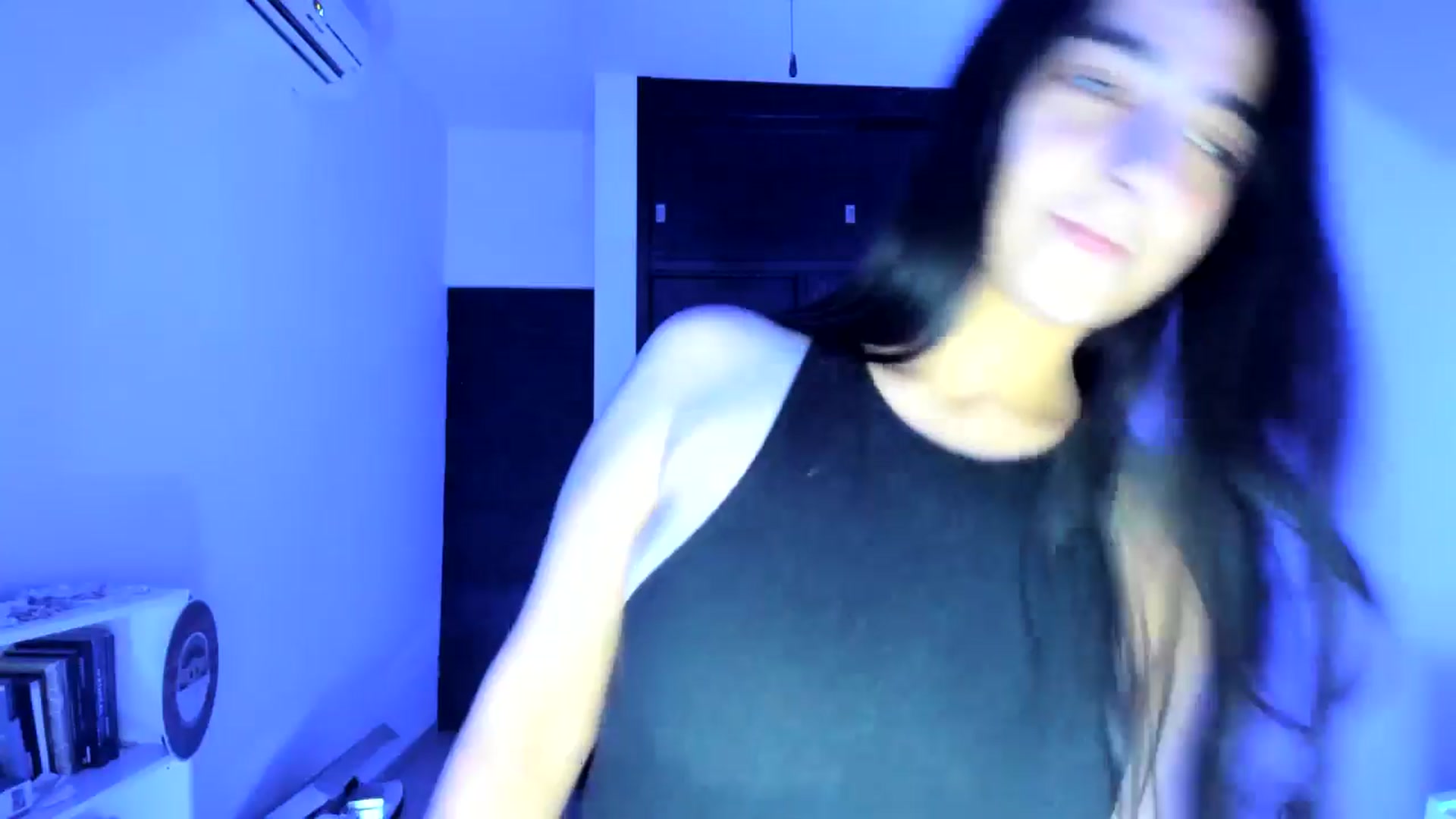 Gallery image thumbnail from anarossanna's myfreecams stream on, 08/13/2025, 03:02 image 19 of 20