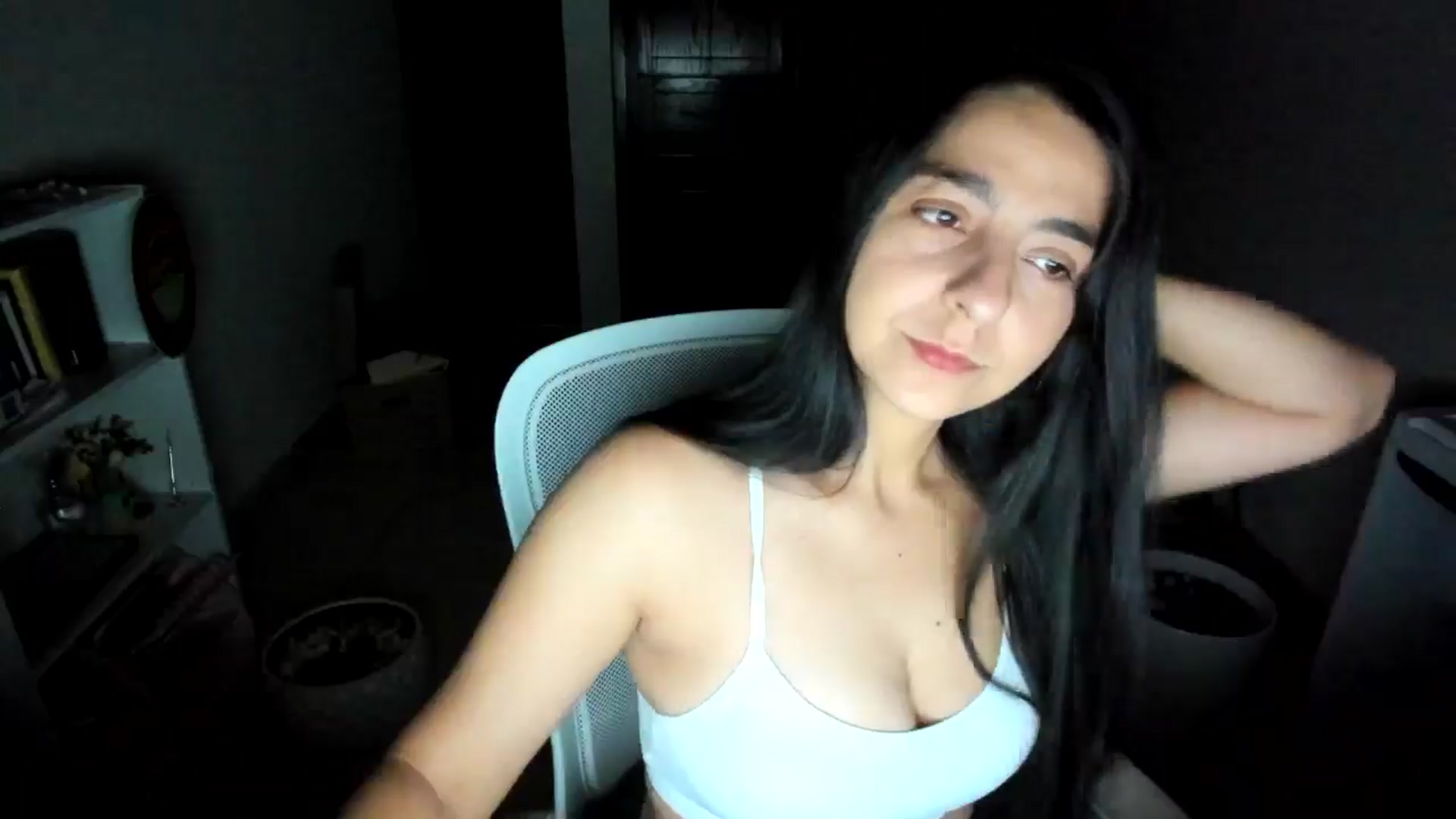 Gallery image thumbnail from anarossanna's myfreecams stream on, 08/14/2025, 02:59 image 15 of 20