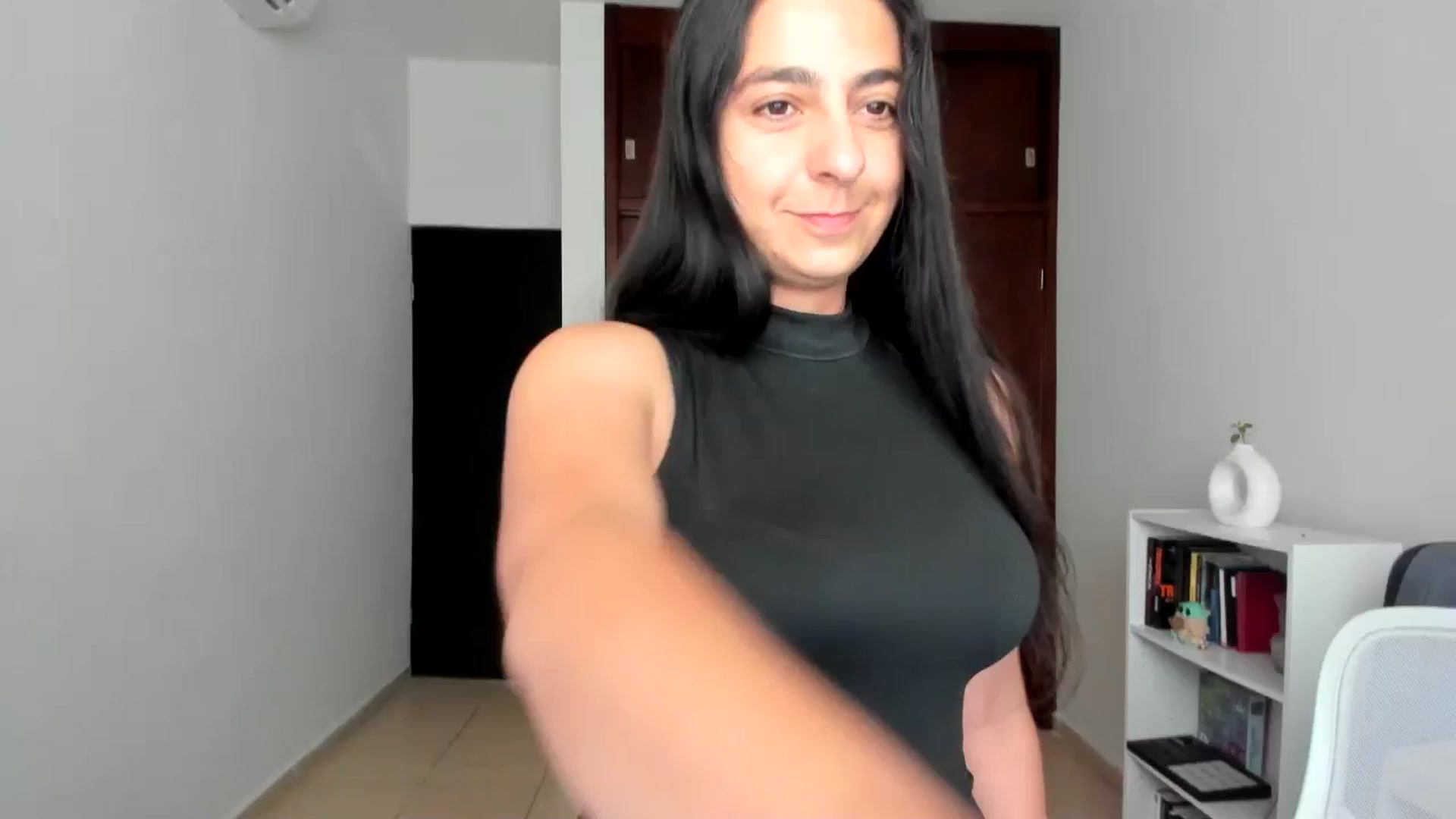 Gallery image thumbnail from anarossanna's myfreecams stream on, 09/24/2025, 18:35 image 1 of 20