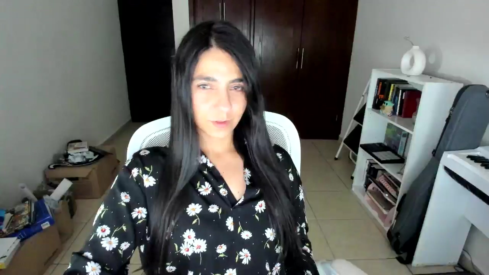 Gallery image thumbnail from anarossanna's myfreecams stream on, 10/03/2025, 02:57 image 6 of 20