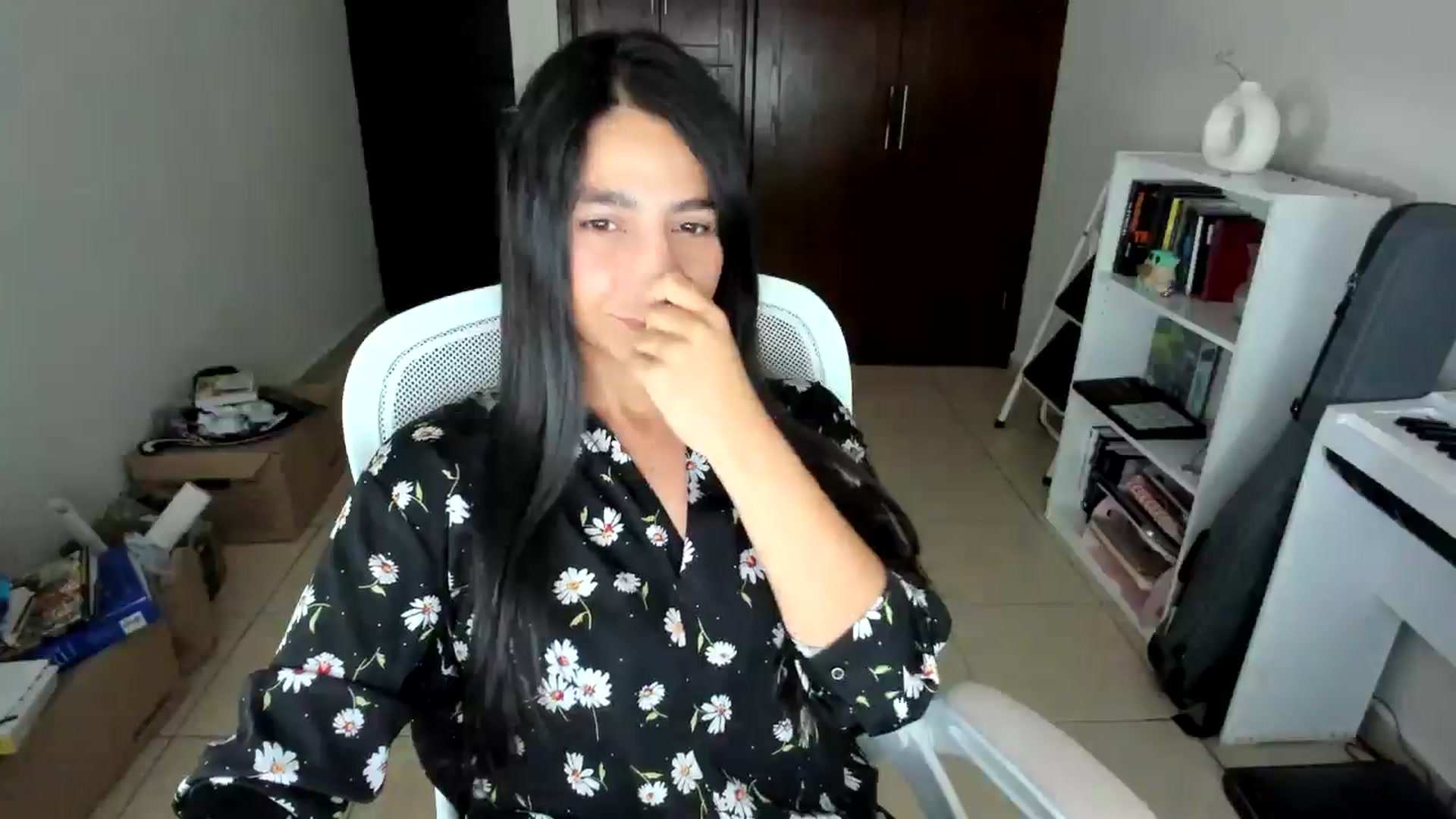 Gallery image thumbnail from anarossanna's myfreecams stream on, 10/03/2025, 02:57 image 14 of 20