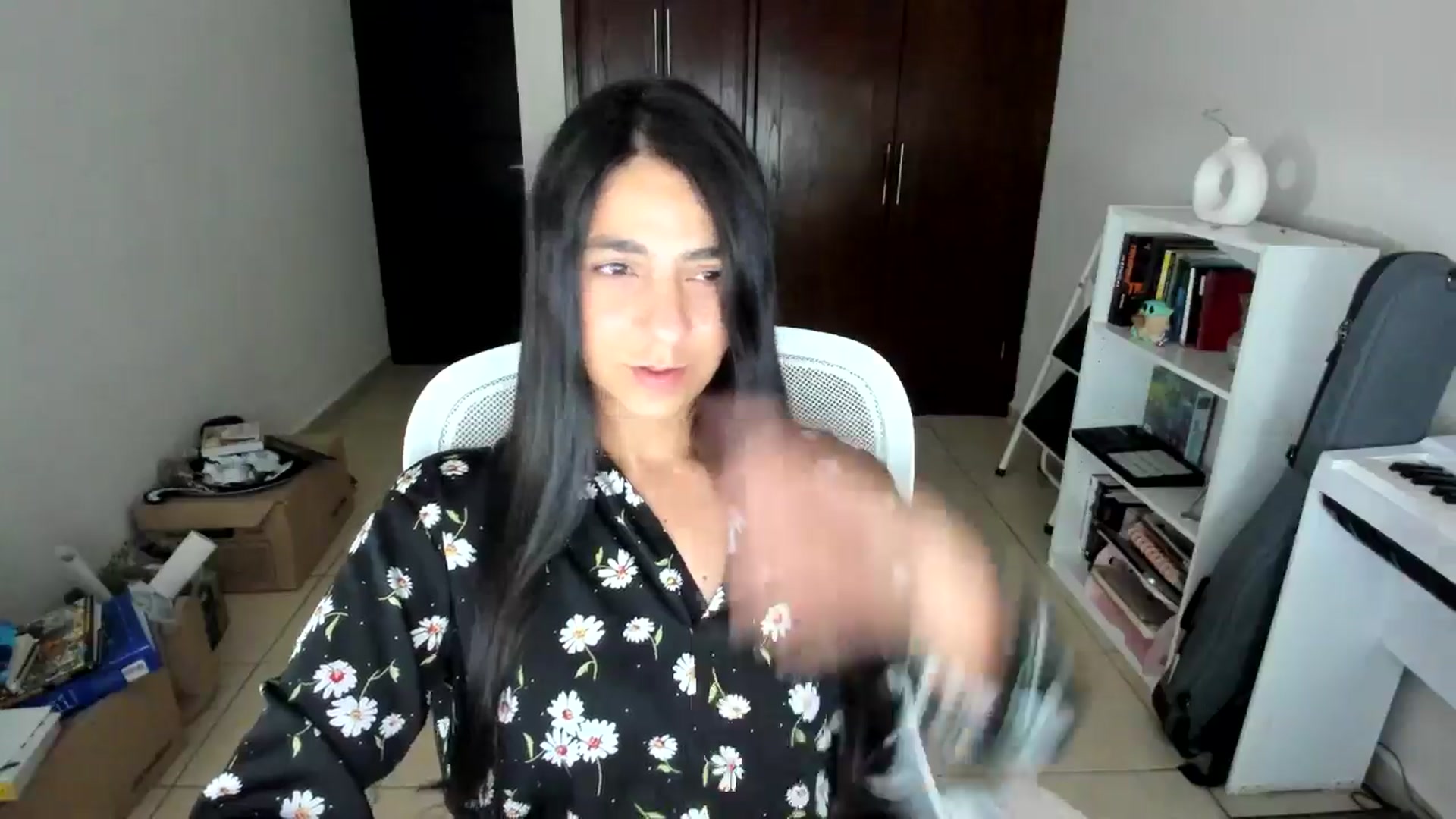 Gallery image thumbnail from anarossanna's myfreecams stream on, 10/03/2025, 02:57 image 11 of 20