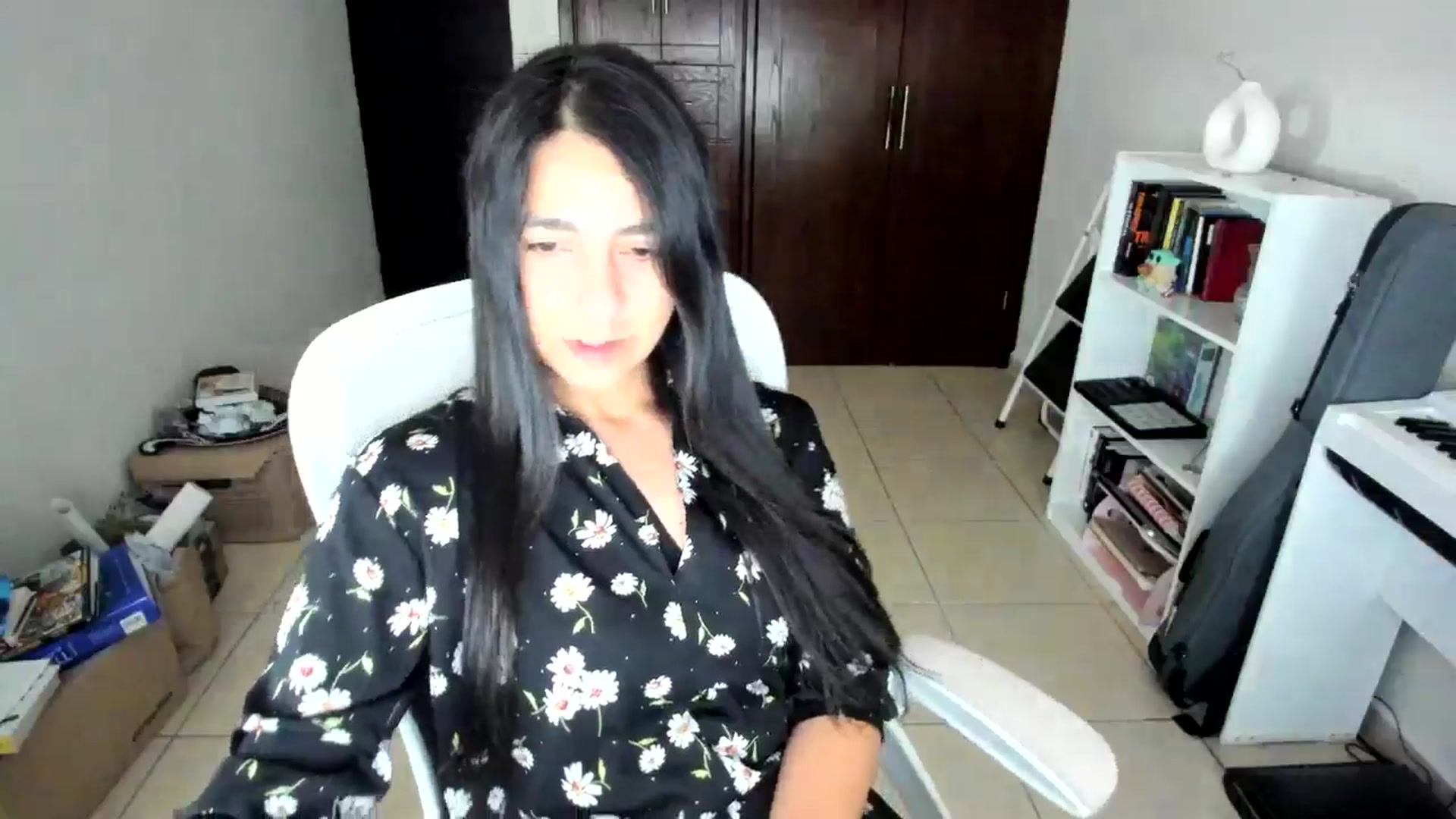 Gallery image thumbnail from anarossanna's myfreecams stream on, 10/03/2025, 02:57 image 16 of 20