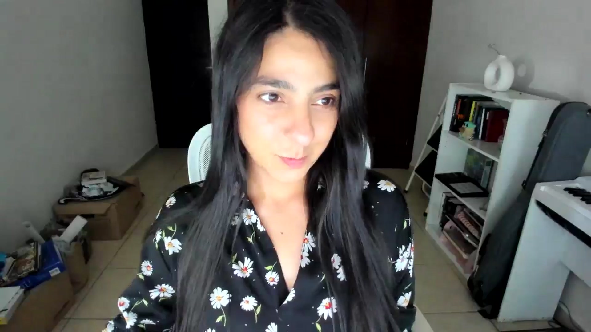 Gallery image thumbnail from anarossanna's myfreecams stream on, 10/03/2025, 02:57 image 3 of 20