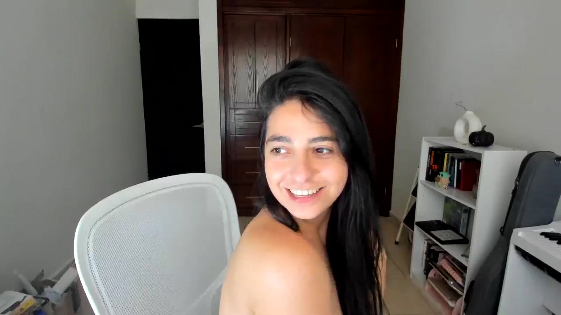 Gallery image thumbnail from anarossanna's myfreecams stream on, 10/03/2025, 18:24 image 3 of 20