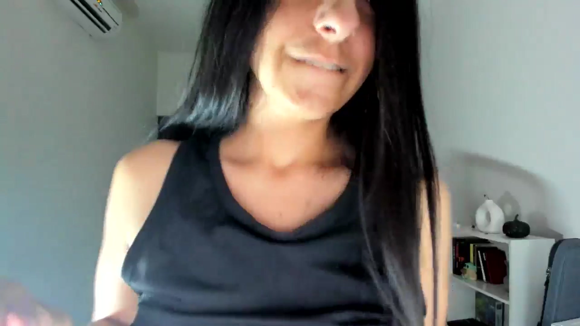 Gallery image thumbnail from anarossanna's myfreecams stream on, 10/13/2025, 03:28 image 17 of 20