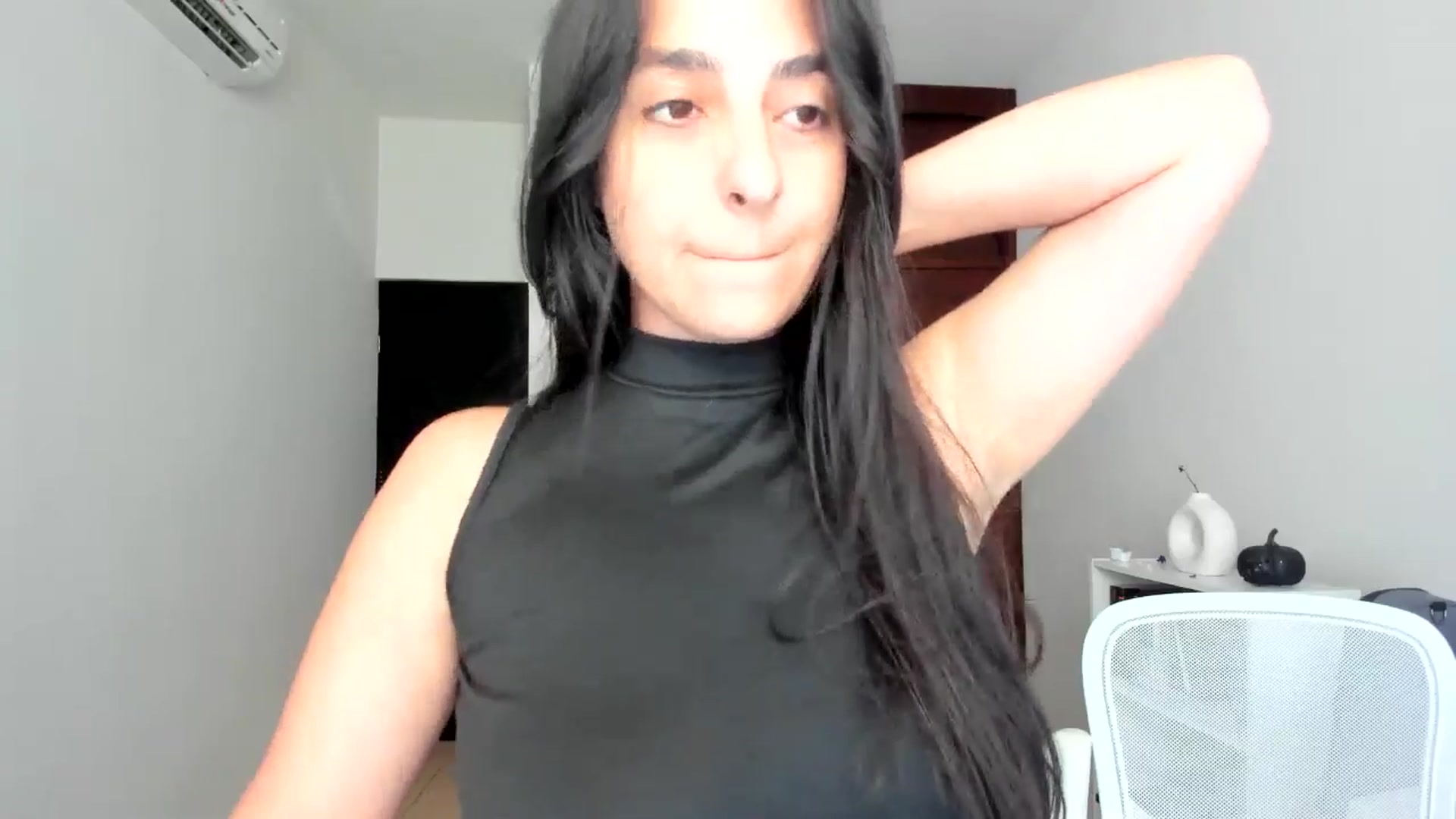 Gallery image thumbnail from anarossanna's myfreecams stream on, 10/15/2025, 18:16 image 6 of 20