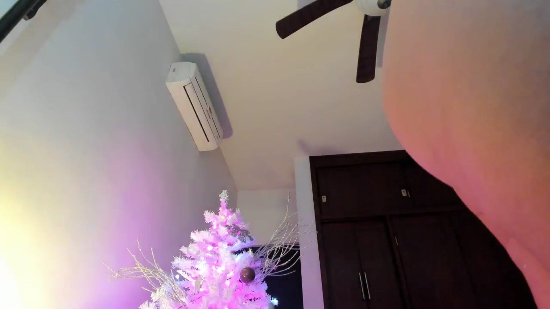 Gallery image thumbnail from anarossanna's myfreecams stream on, 12/06/2025, 07:08 image 20 of 20