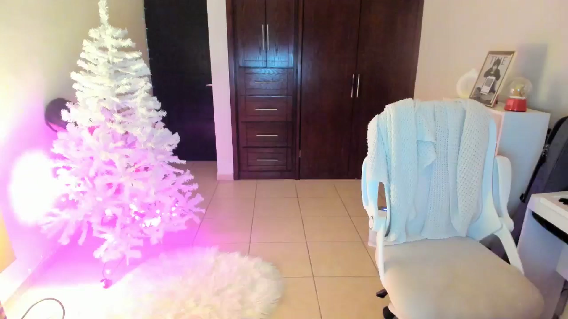 Gallery image thumbnail from anarossanna's myfreecams stream on, 12/06/2025, 07:08 image 7 of 20