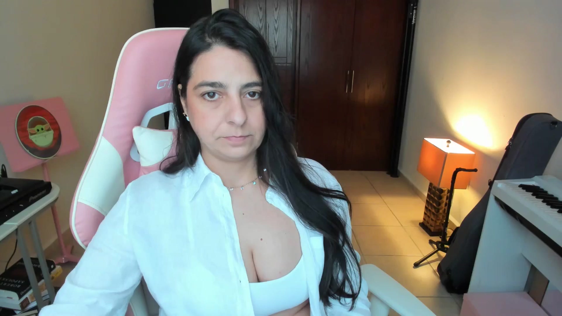 Gallery image thumbnail from anarossanna's myfreecams stream on, 02/04/2026, 19:55 image 16 of 20