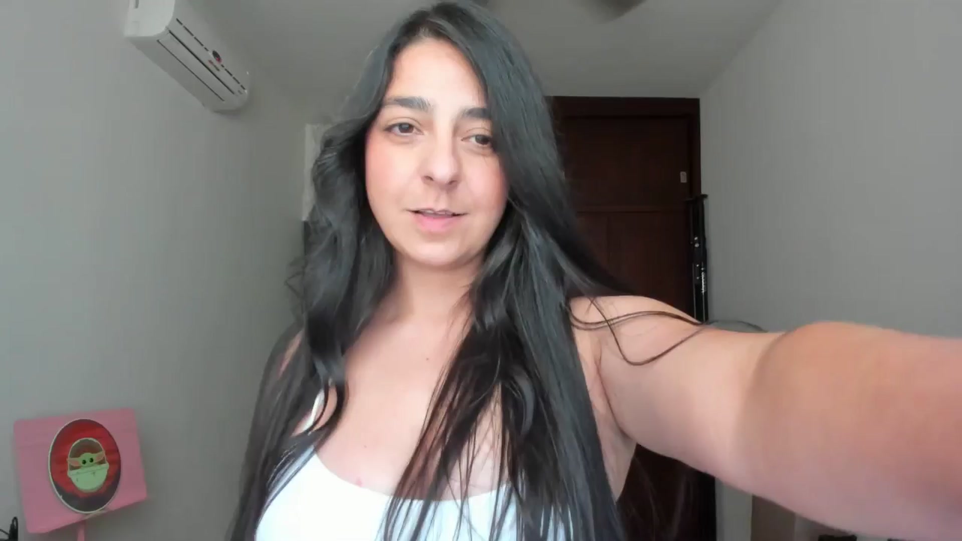 Gallery image thumbnail from anarossanna's myfreecams stream on, 02/09/2026, 19:26 image 17 of 20