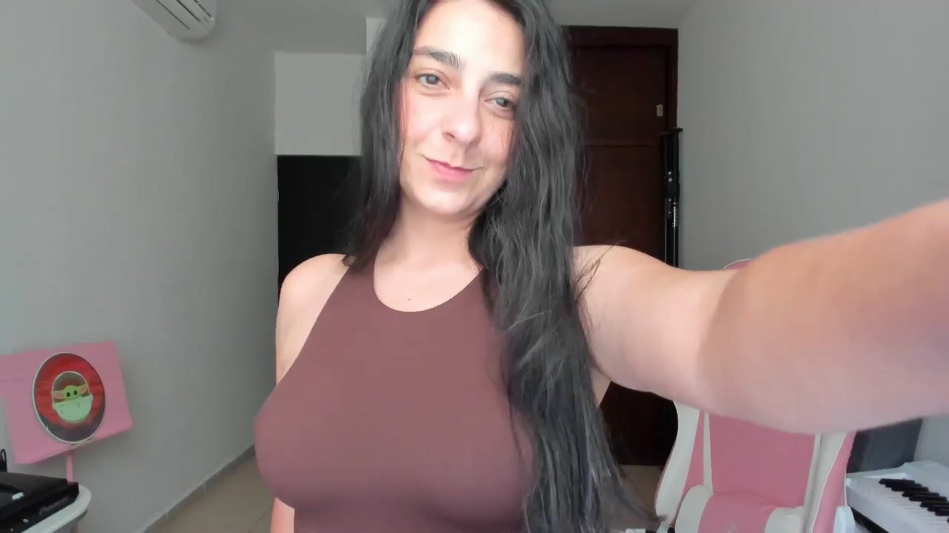 Gallery image thumbnail from anarossanna's myfreecams stream on, 02/13/2026, 19:15 image 13 of 20