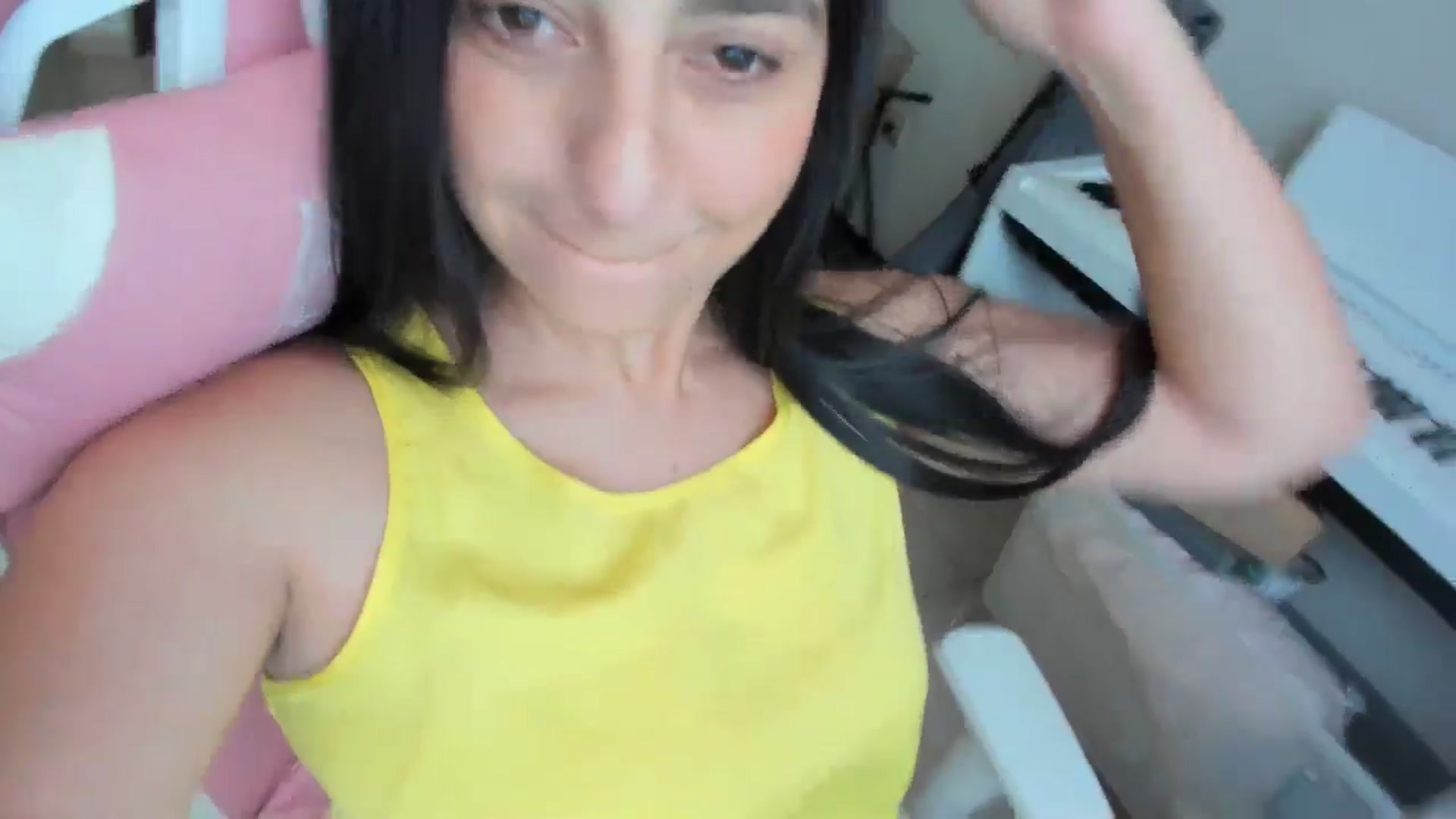 Gallery image thumbnail from anarossanna's myfreecams stream on, 03/27/2026, 18:09 image 3 of 20